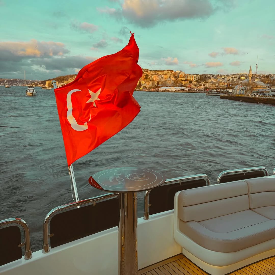 Vista desde el yate en dónde la China Suárez festejó su cumpleaños de 34 | Fuente: Instagram/mauroicardi