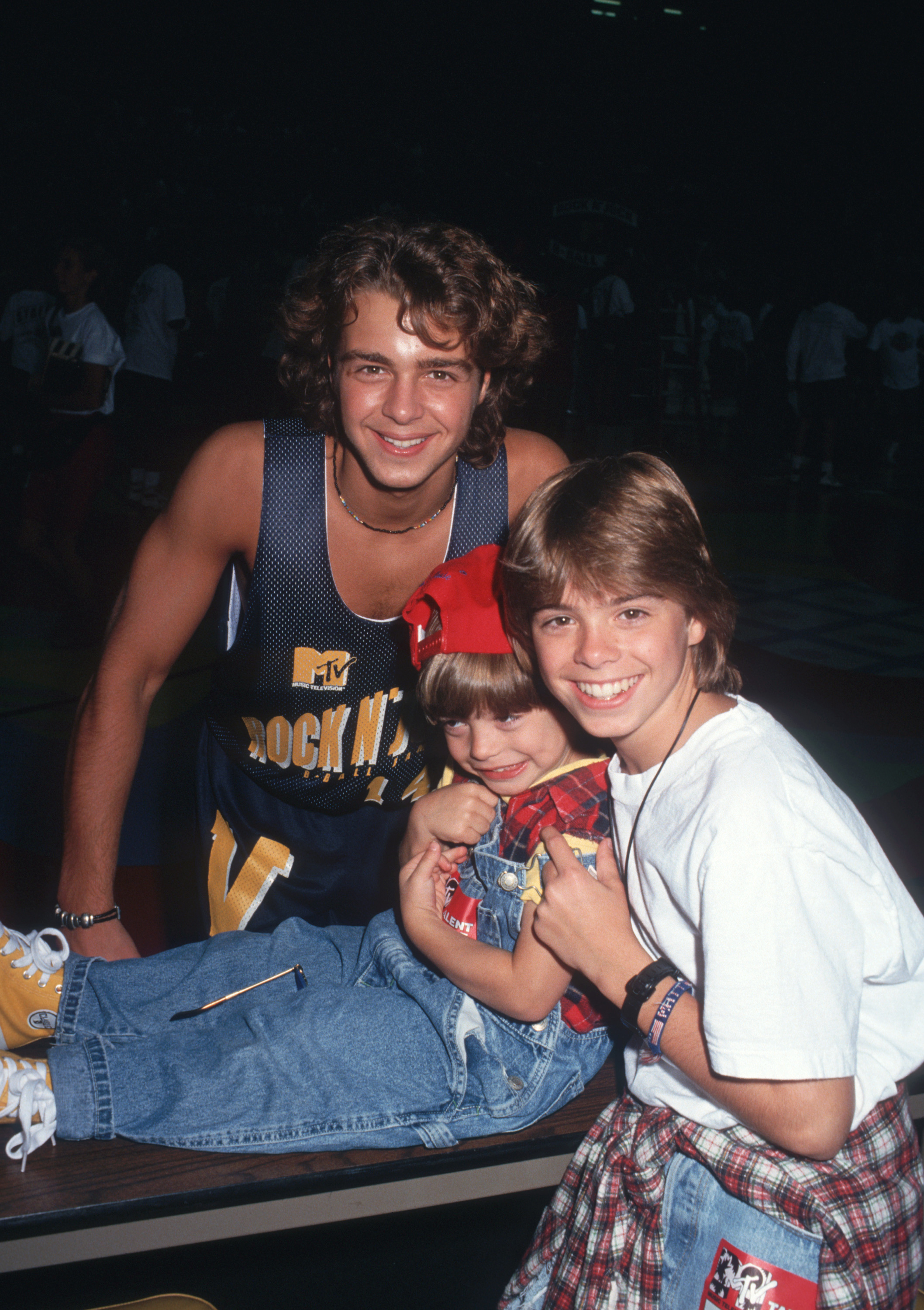 Joey, Andrew y Matthew Lawrence vistos en el evento de la MTV Rock N' Jock B-Ball Pediatric AIDS Foundation el 20 de septiembre de 1992 | Fuente: Getty Images