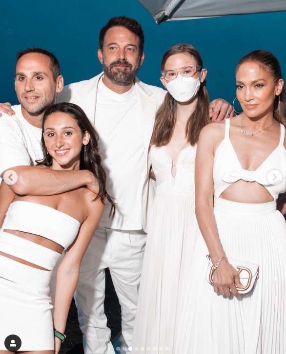 Michael Rubin, su hija, Ben y Violet Affleck, y Jennifer Lopez, en el Hampton's el 4 de julio de 2023 | Fuente: Instagram/michaelrubin