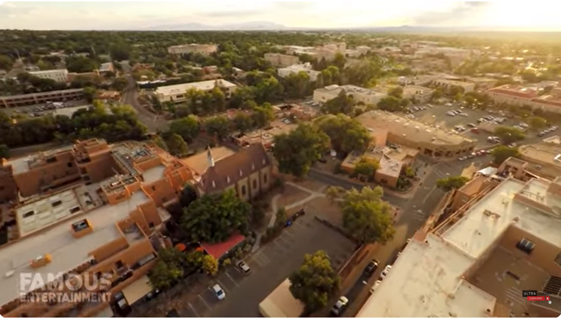 La zona donde se encuentra el rancho Pecos River de Val Kilmer, de un post del 9 de junio de 2022 | Fuente: Youtube/@Famous_Entertainment