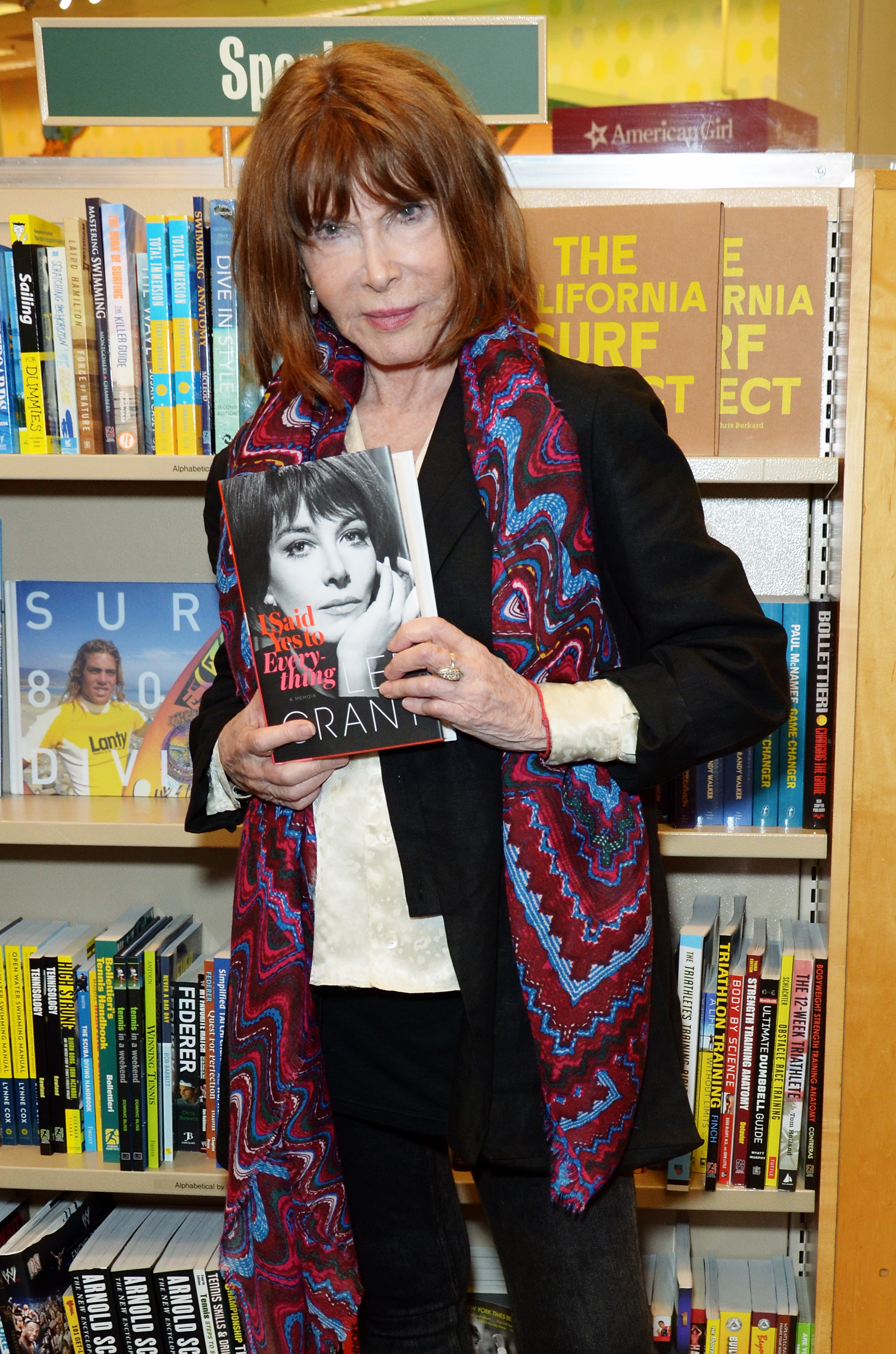 La actriz firma y comenta su nuevo libro "I Said Yes To Everything" en la librería Barnes & Noble el 16 de julio de 2014 | Fuente: Getty Images