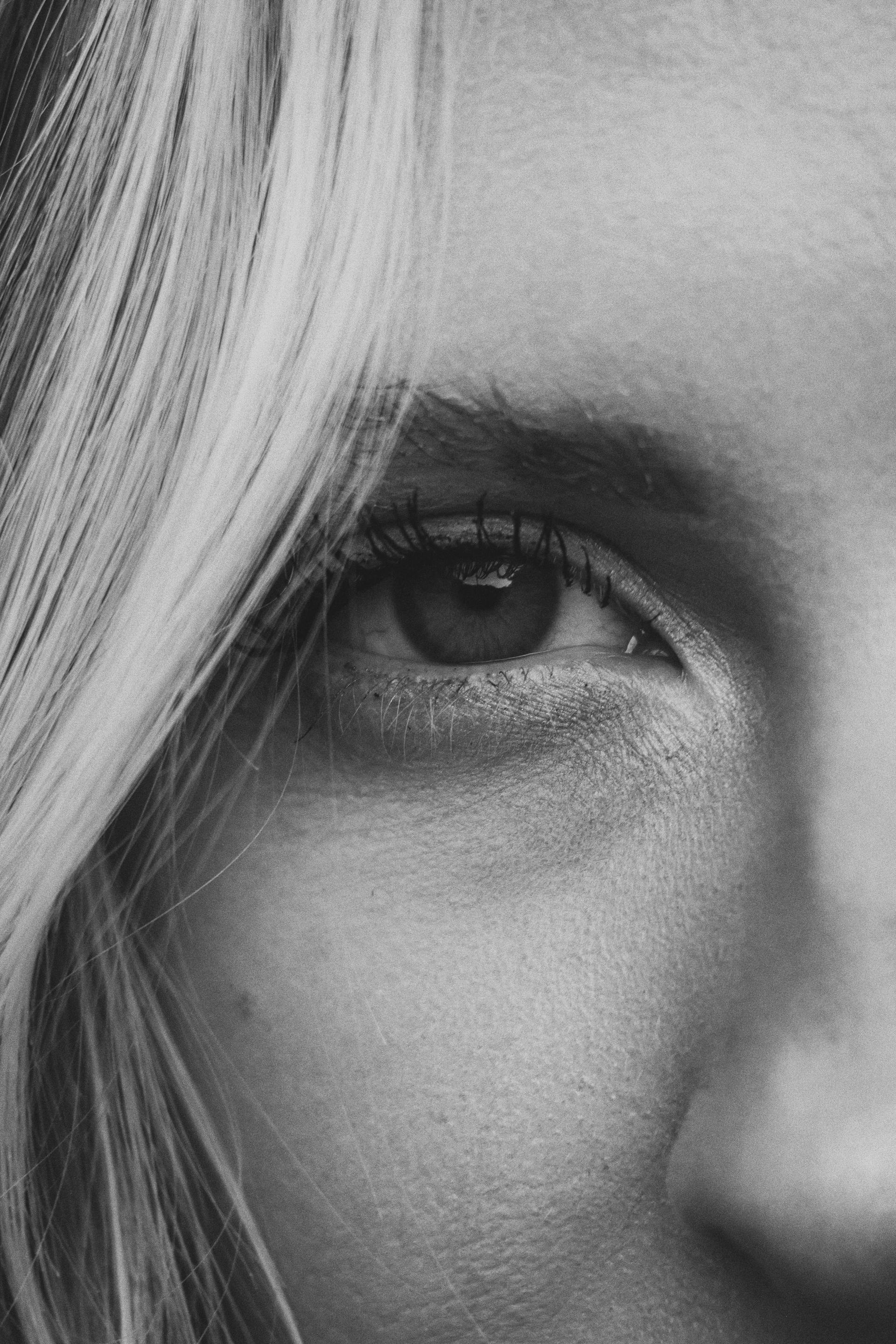 Un primer plano del ojo de una mujer | Fuente: Pexels