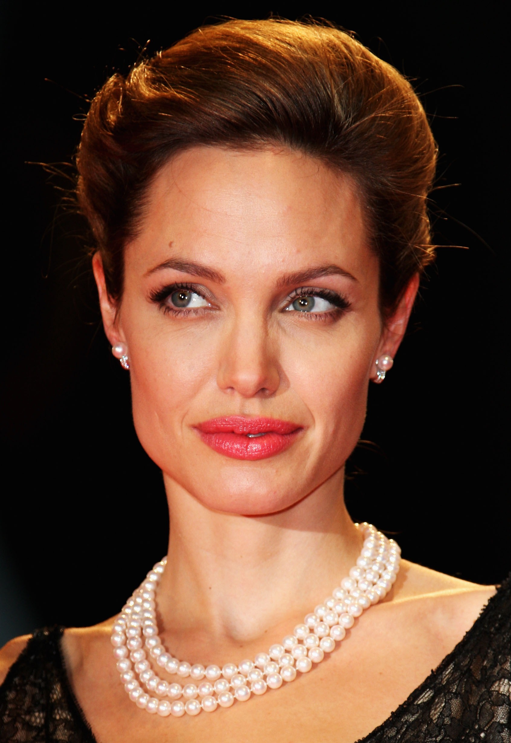 Angelina Jolie asiste al estreno de "The Assassination of Jesse James by the Coward Robert Ford" durante el quinto día del 64º Festival de Cine de Venecia en Venecia, Italia, el 2 de septiembre de 2007. | Foto: Getty Images