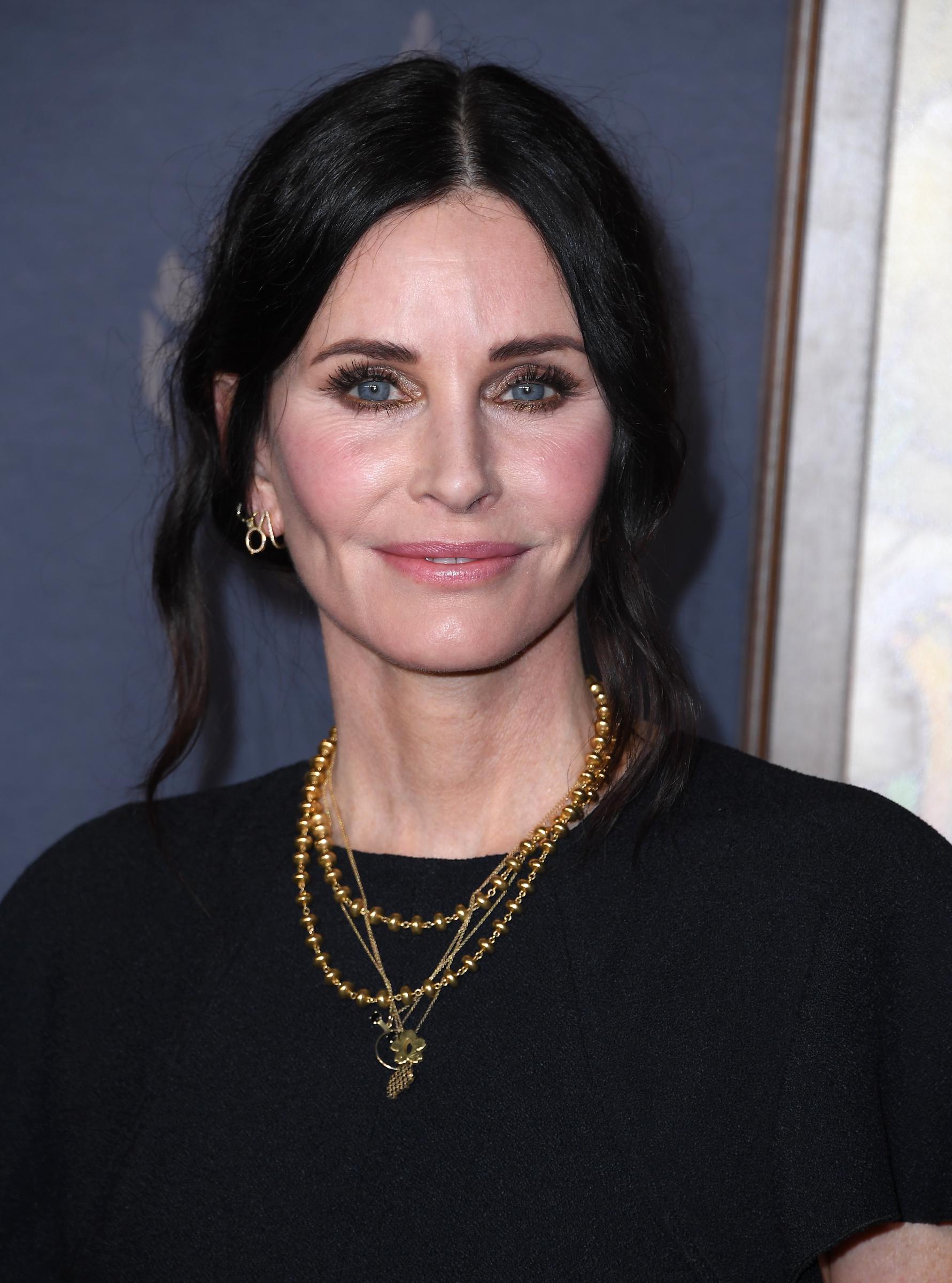 Courtney Cox llega al estreno de "Shining Vale," 2022 | Fuente: Getty Images