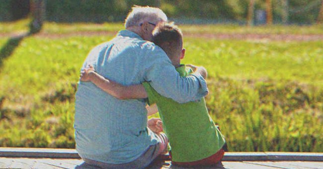 Un abuelo y su nieto abrazados | Foto: Shutterstock