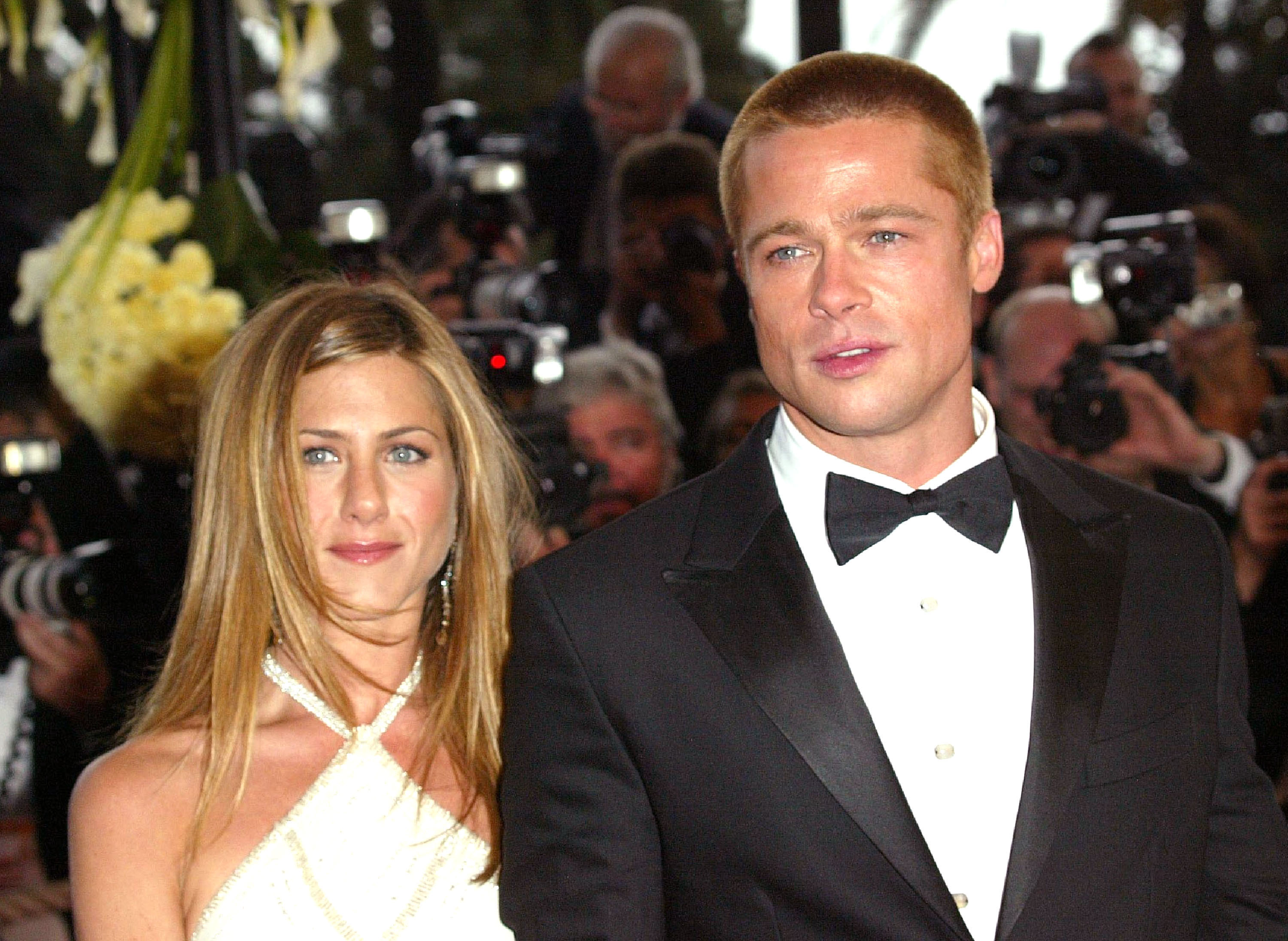 Brad Pitt y Jennifer Aniston en el estreno de "Troya" el 13 de mayo de 2004 | Fuente: Getty Images