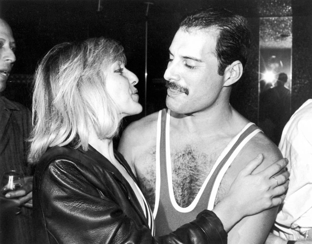 Mary Austin durante la fiesta de cumpleaños número 38 de Freddie Mercury en Londres, septiembre de 1984. | Foto: Getty Images