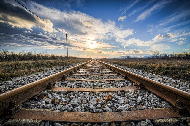 Carril de un tren. | Foto: Pixabay