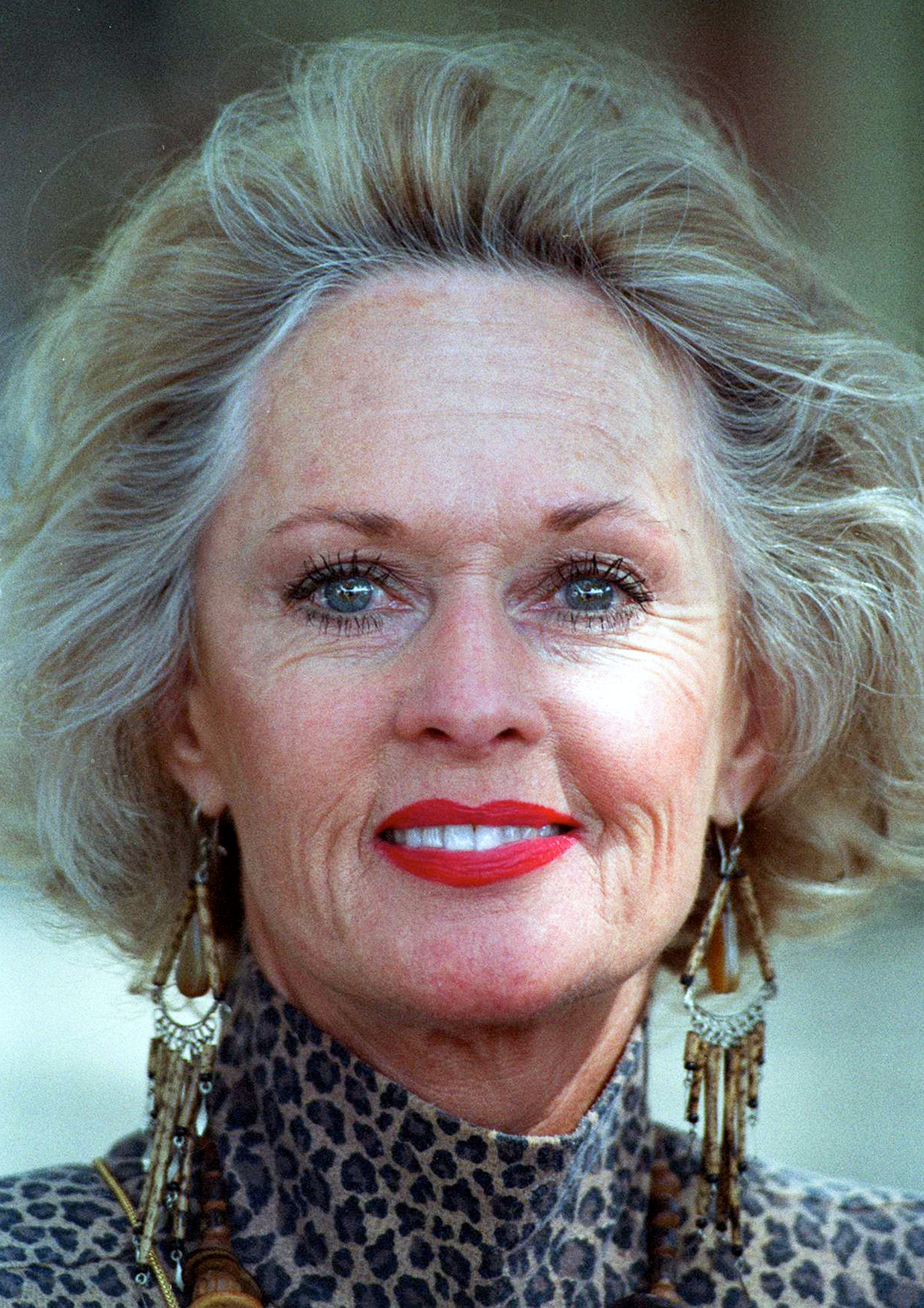 Tippi Hedren, durante el acto benéfico "Artists for Shambala" para la Preservación de los Animales, en Acton, California, el 30 de octubre de 1994. | Fuente: Getty Images