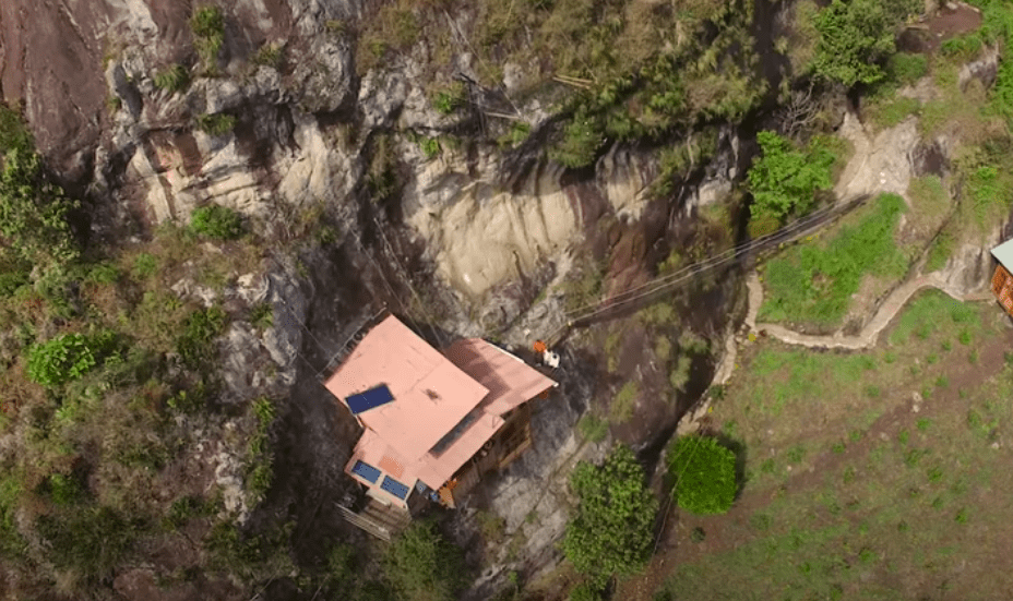 Vista aérea de La casa en el aire. | Foto: Captura de Youtube/Teleantioquia