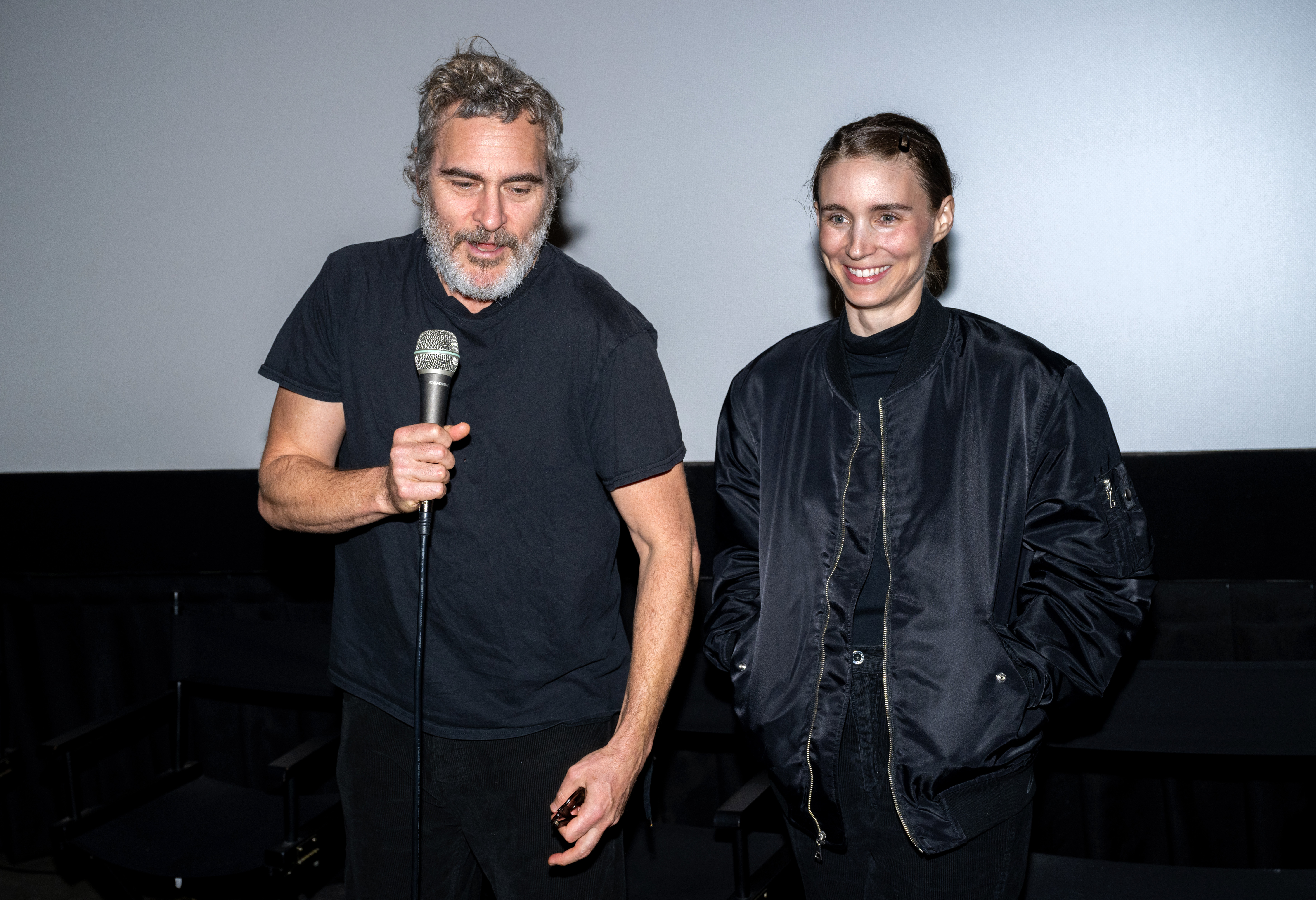 Joaquin Phoenix y Rooney Mara en la proyección especial de Los Ángeles de "The Smell Of Money" en Santa Mónica, California, el 14 de octubre de 2023 | Fuente: Getty Images