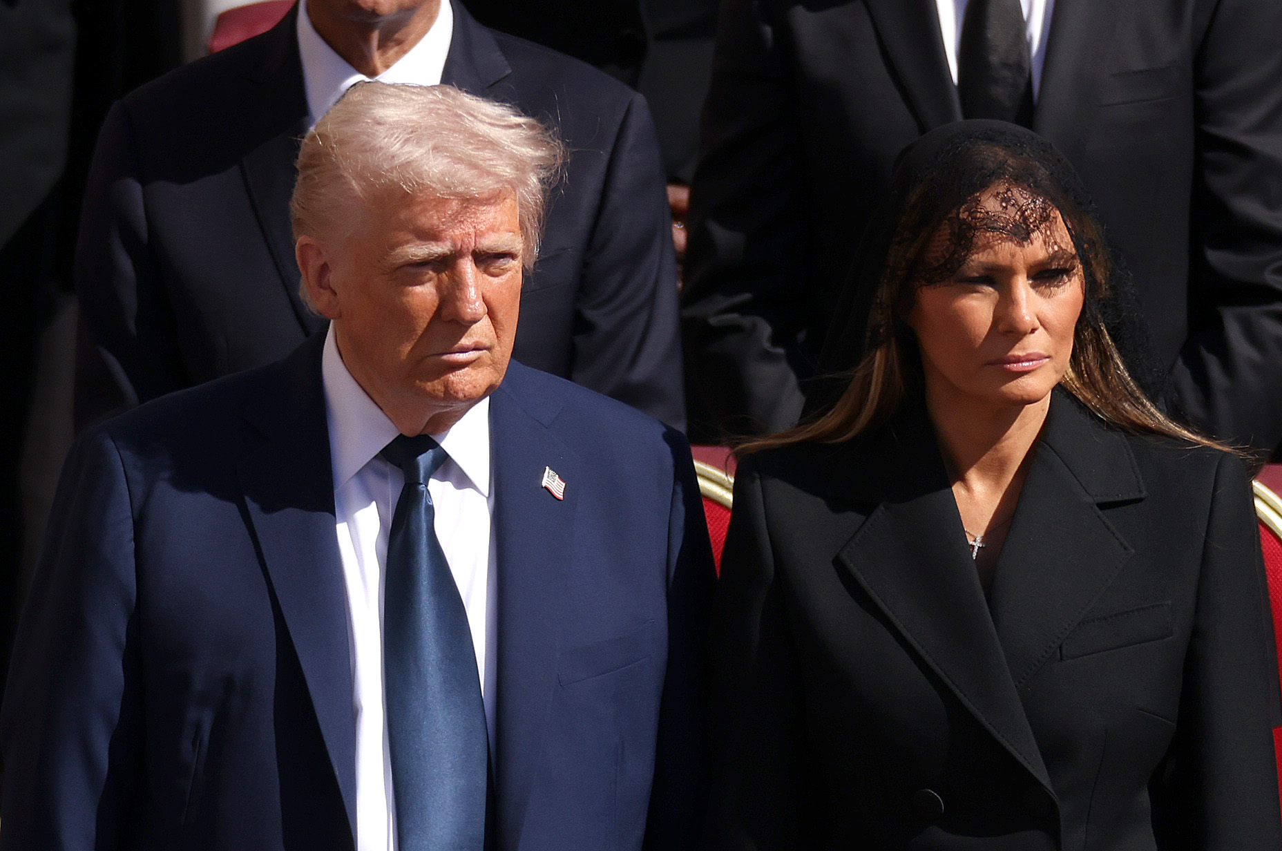 El presidente Donald Trump y la primera dama Melania Trump llegan al funeral del Papa Francisco | Fuente: Getty Images