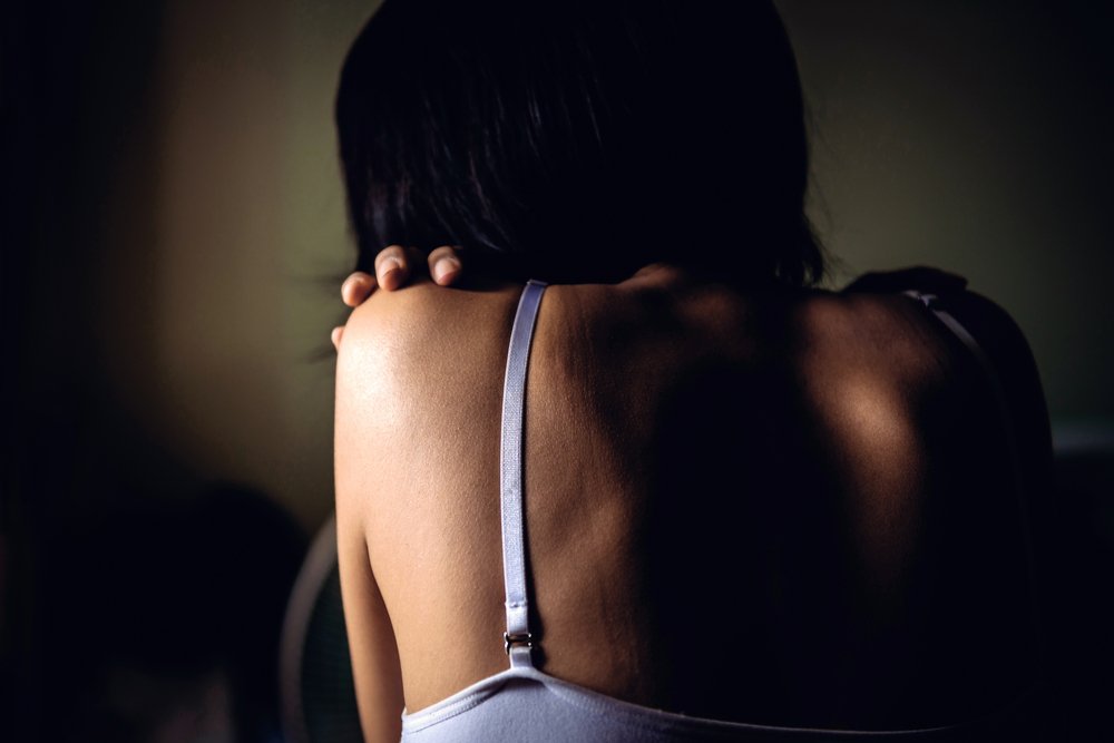 Mujer de espalda. | Foto: Shutterstock.