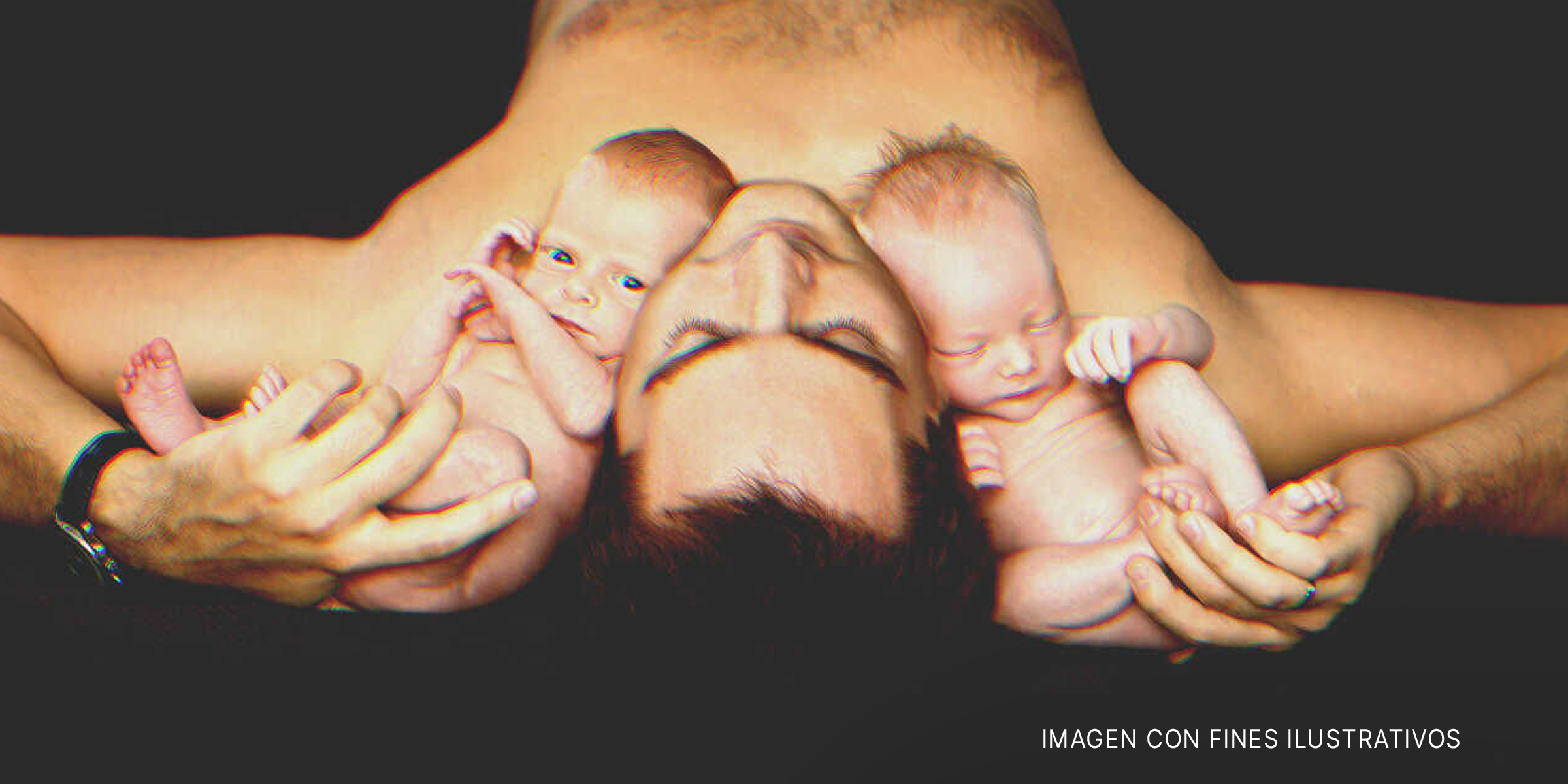Hombre con dos bebés. | Foto: Shutterstock