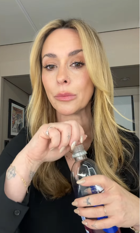 Jennifer Love Hewitt luce su peinado rubio en un vídeo que ha hecho que los espectadores comenten sobre su aspecto. | Fuente: Instagram/jenniferlovehewitt