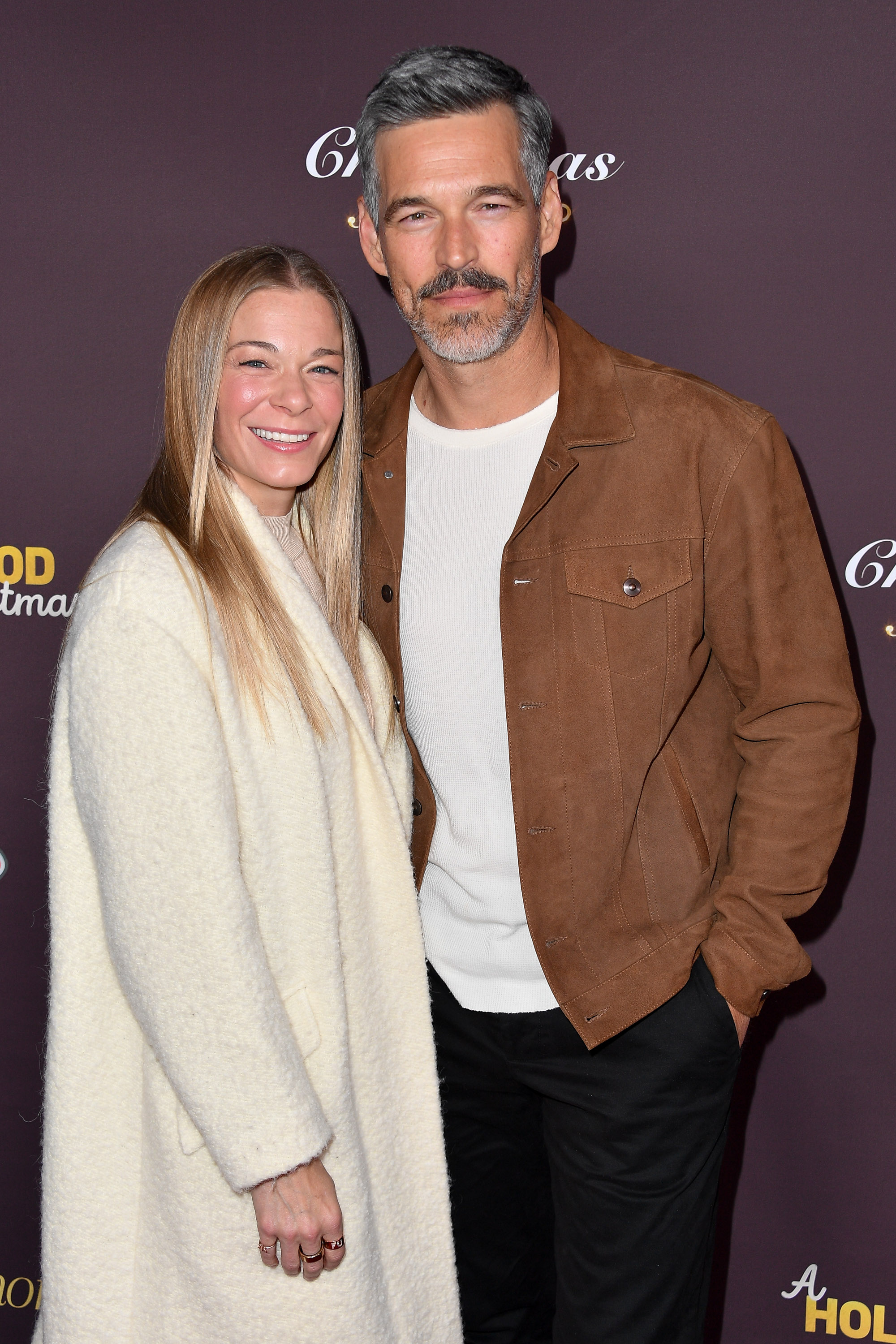 LeAnn Rimes y el famoso actor en Warner Bros. & HBOMax Holiday Movies Event el 16 de noviembre de 2022, en Burbank, California | Fuente: Getty Images