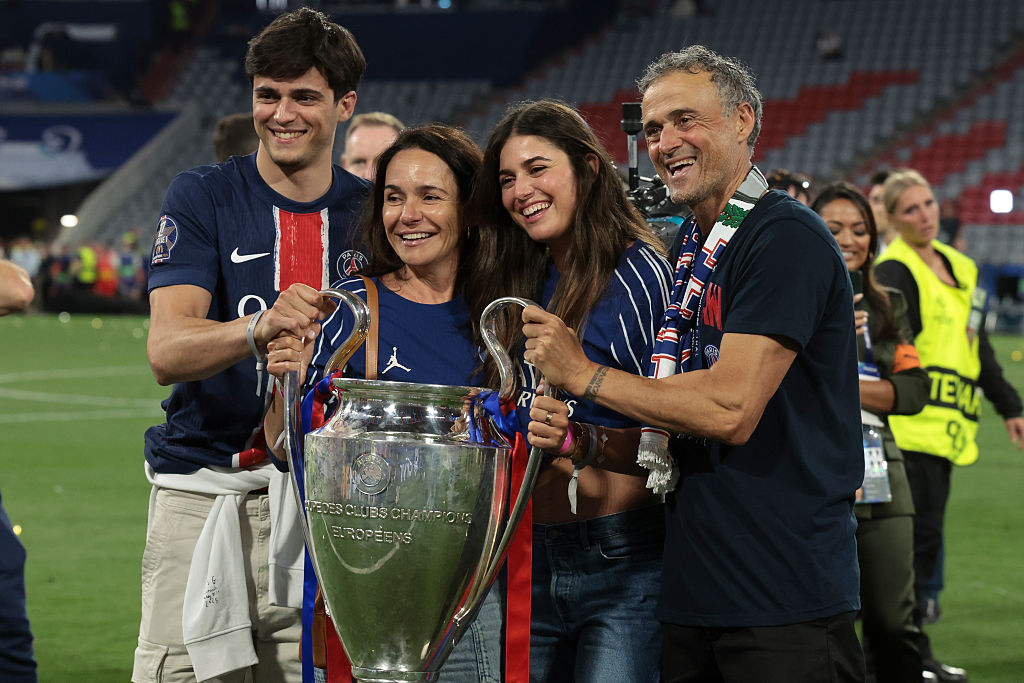 Luis Enrique, director técnico del Paris Saint-Germain FC, celebra la victoria en la Final de la Champions League 2025 en el Football Arena de Múnich. | Foto: Getty Images