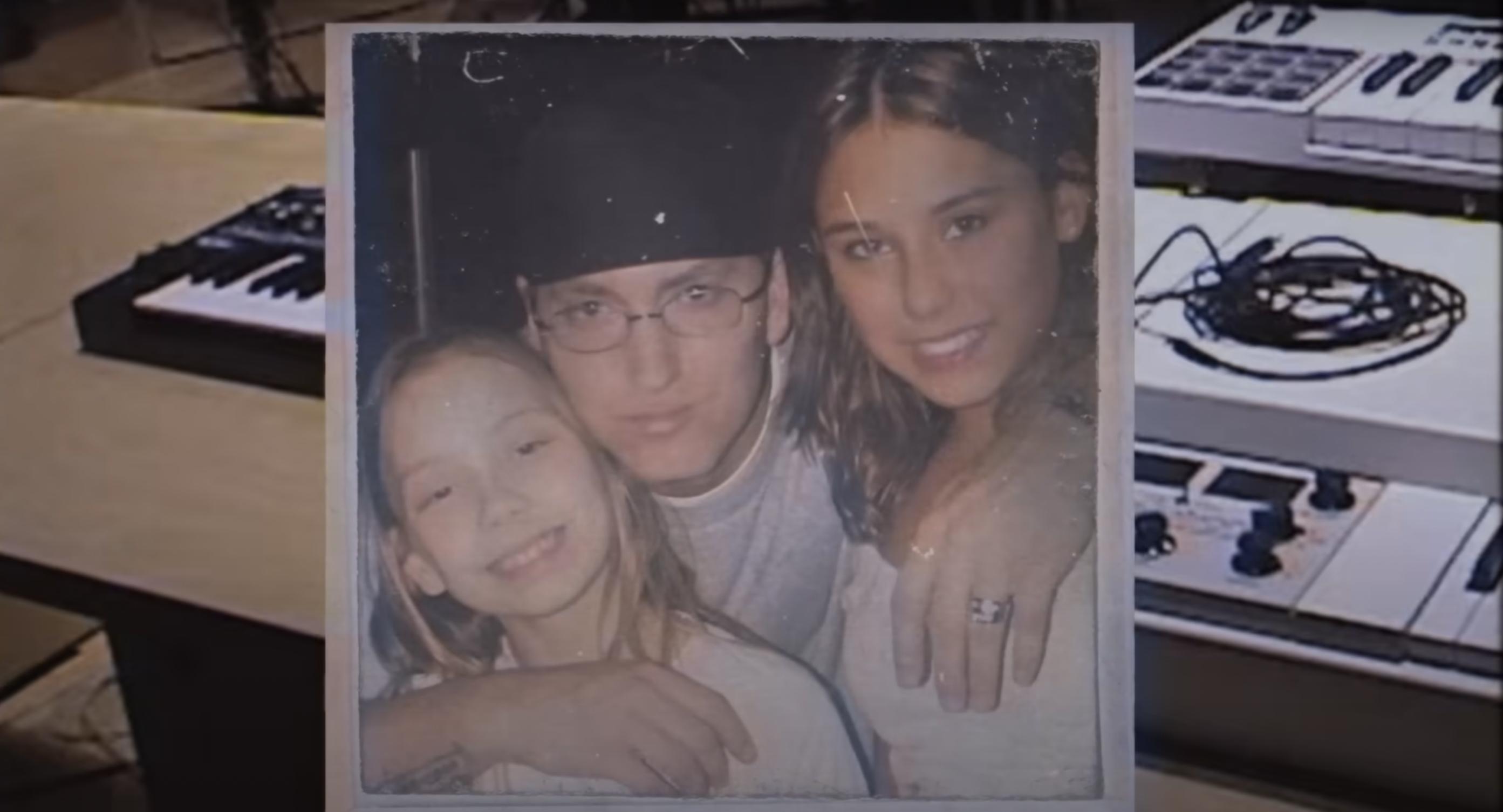 Eminem y su hija Hailie Jade en un clip subido el 3 de octubre de 2024 | Fuente: YouTube/EminemMusic