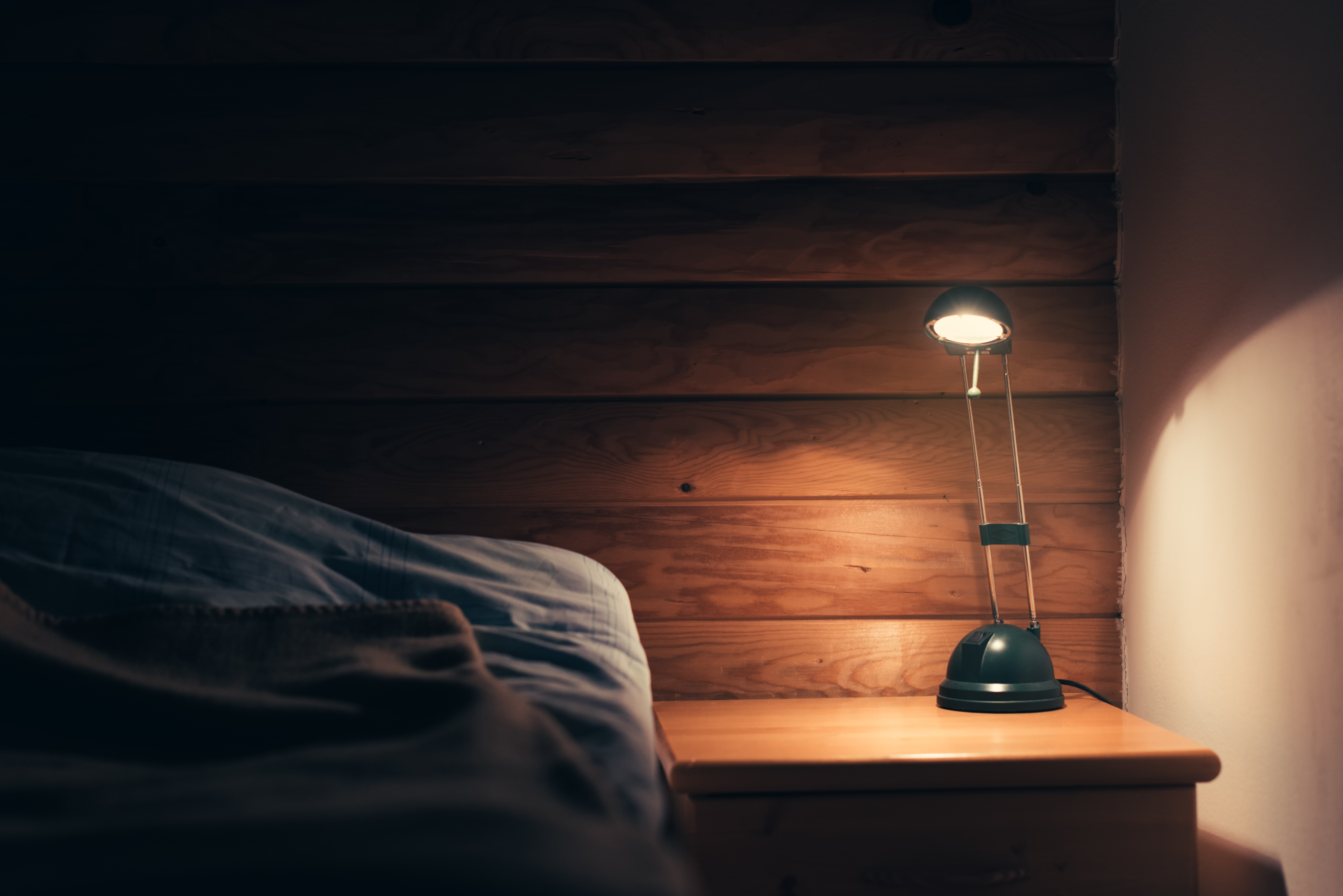 Lámpara de dormitorio | Fuente: Shutterstock
