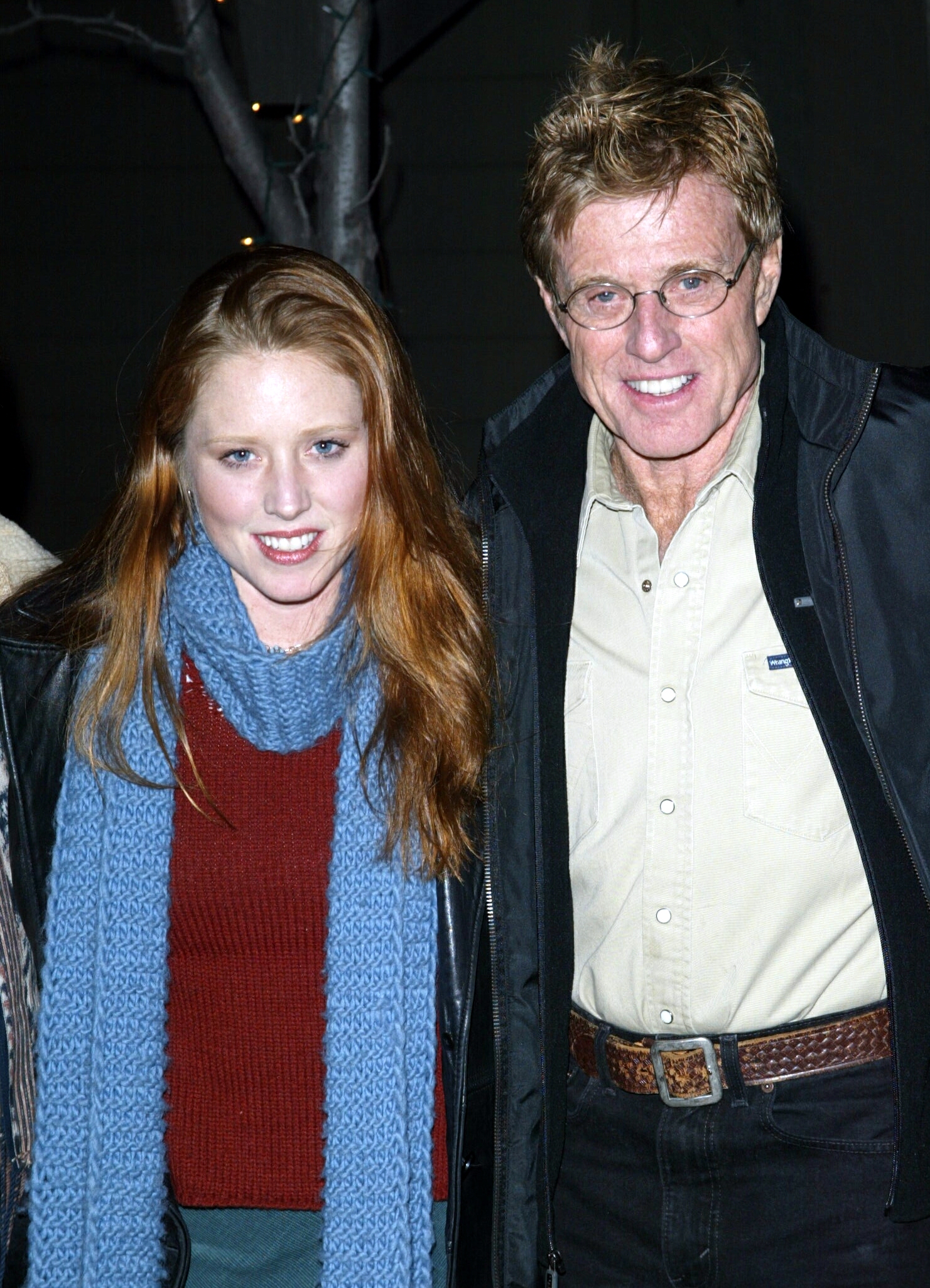 Amy posa con su padre en el estreno de "Cry Funny Happy" durante el Festival de Cine de Sundance de 2003, el 18 de enero de 2003, en Park City, Utah | Fuente: Getty Images