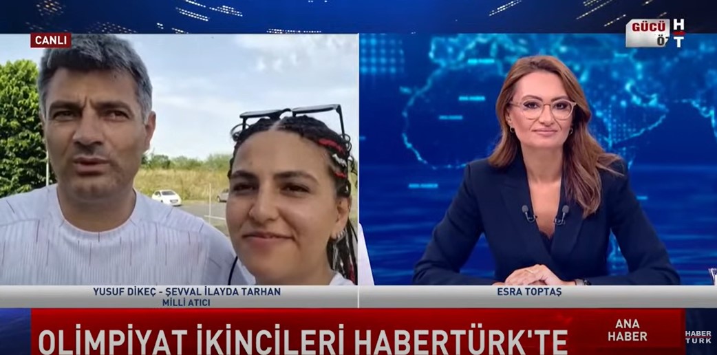 Yusuf Dikeç y Sevval Ilayda Tarhan hablando con una emisora de noticias en un post subido el 30 de julio de 2024 | Fuente: YouTube/Habertürk TV