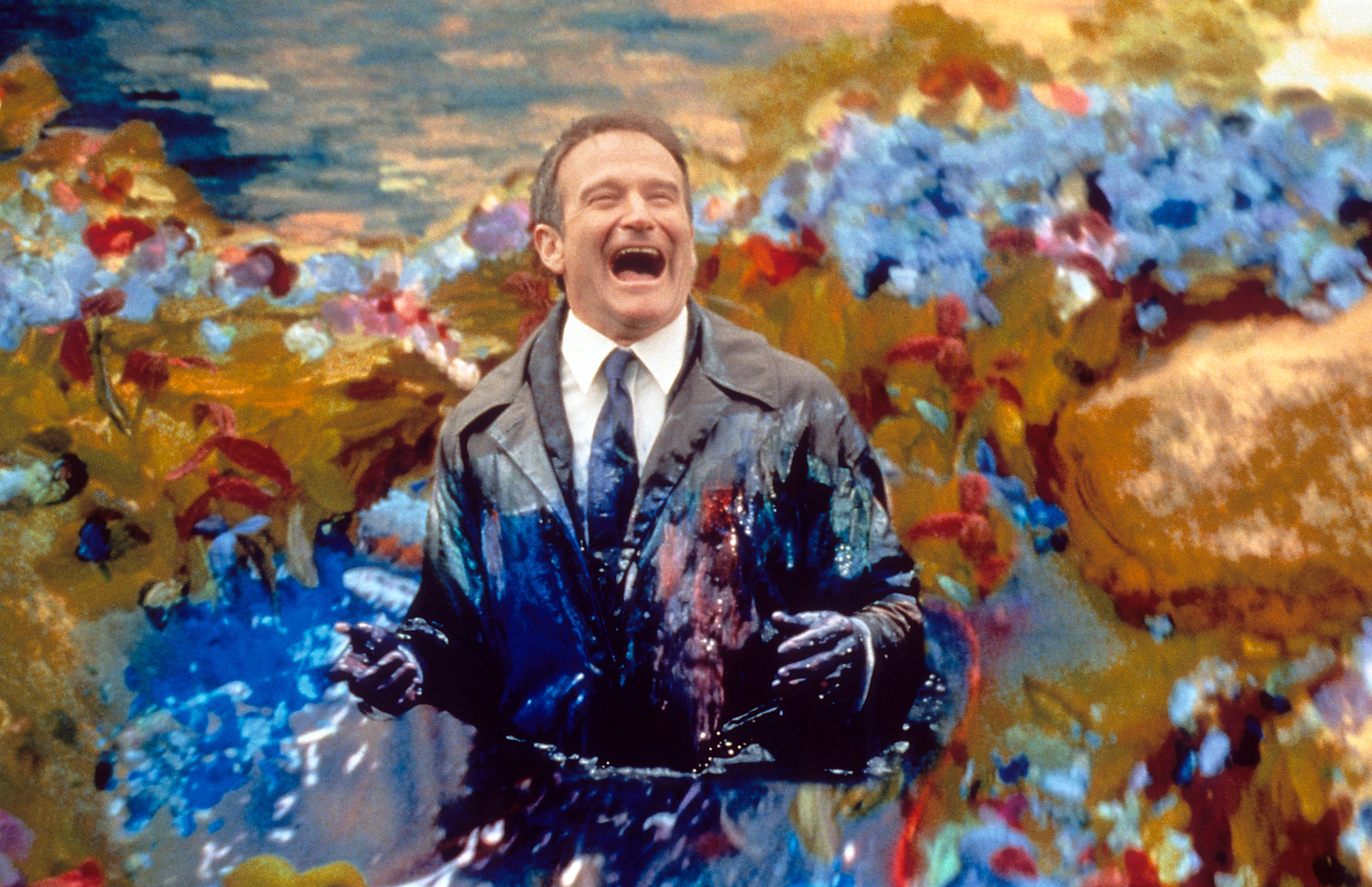 Robin Williams aparece cubierto de pintura en una escena de la película "What Dreams May Come" en 1998 | Fuente: Getty Images