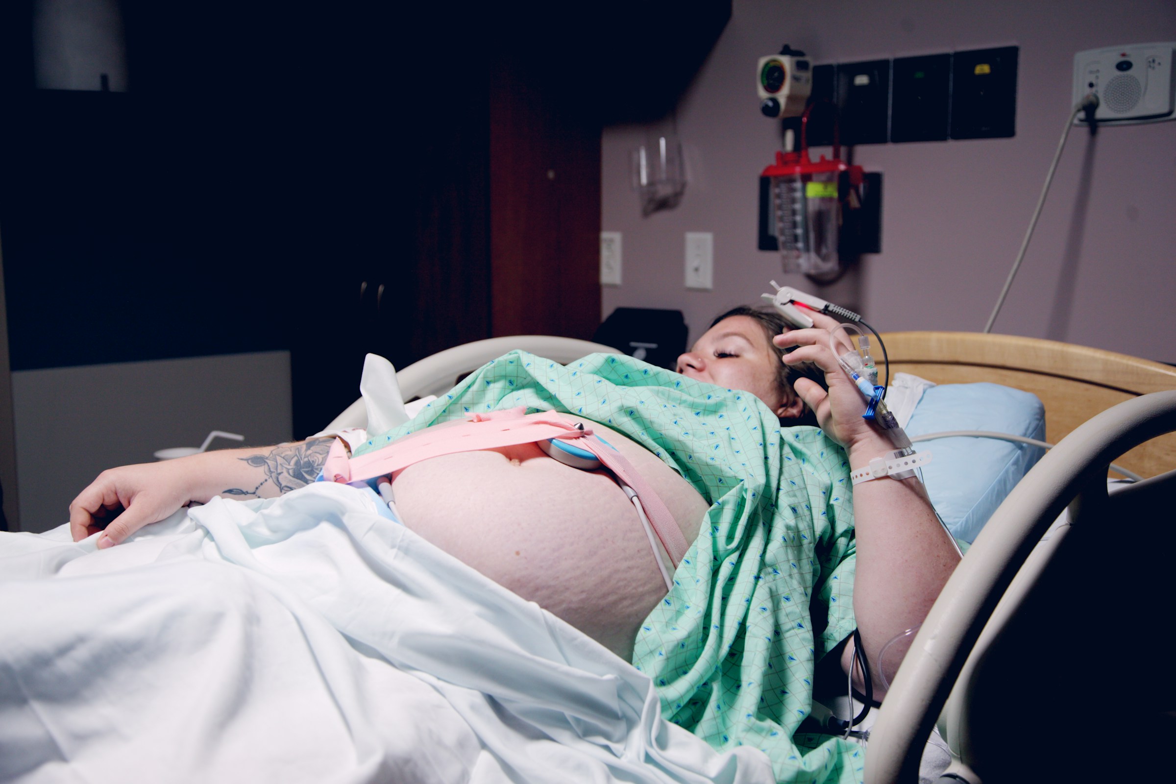 Una mujer de parto en el hospital | Foto: Unsplash