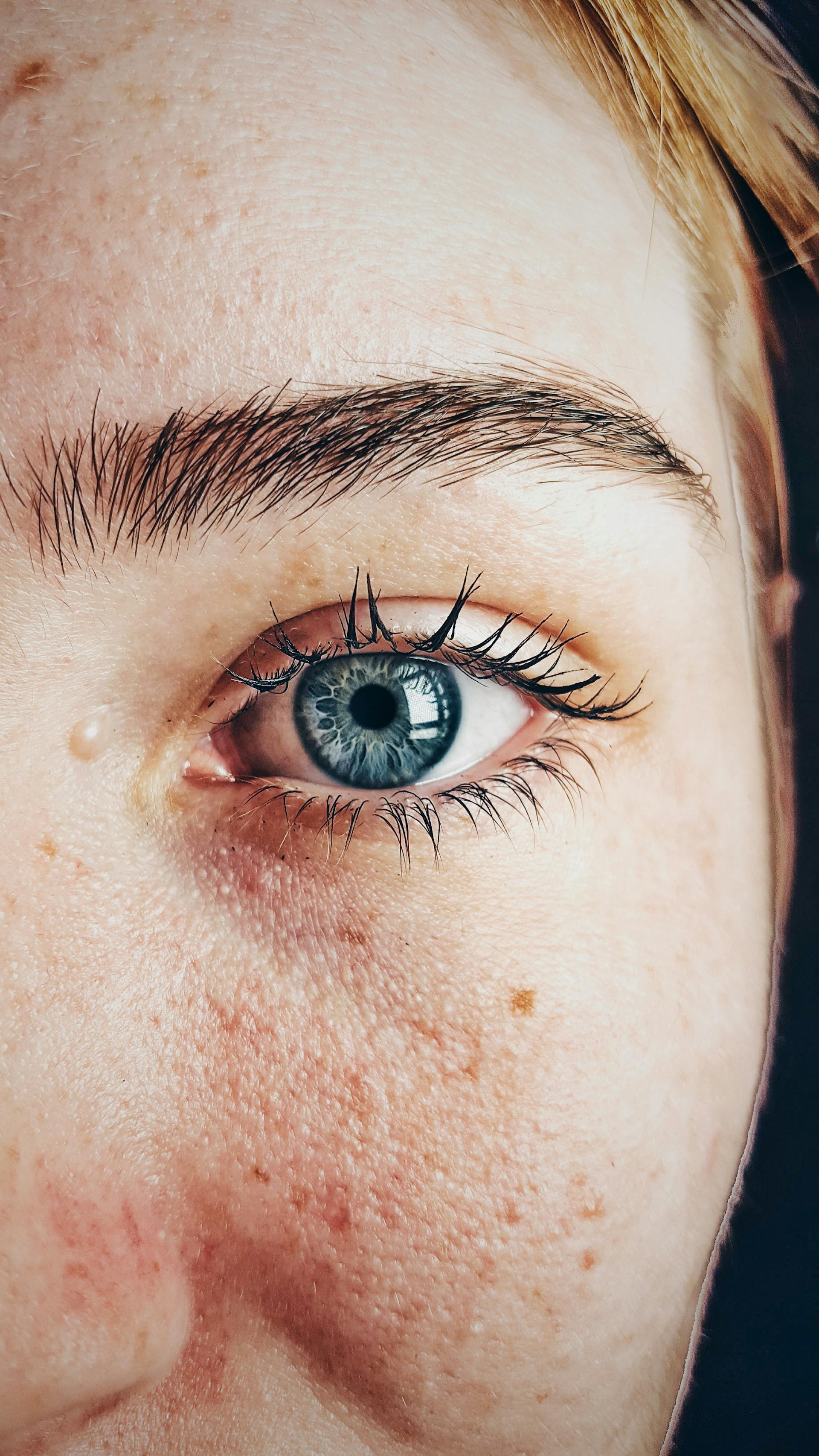 Un primer plano del ojo de una mujer | Fuente: Pexels