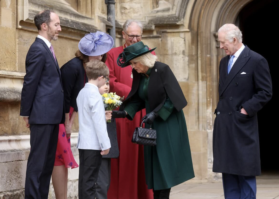 La reina Camilla y el rey Charles III en un post de Instagram del 1 de abril de 2024 | Foto: Instagram.com/theroyalfamily/