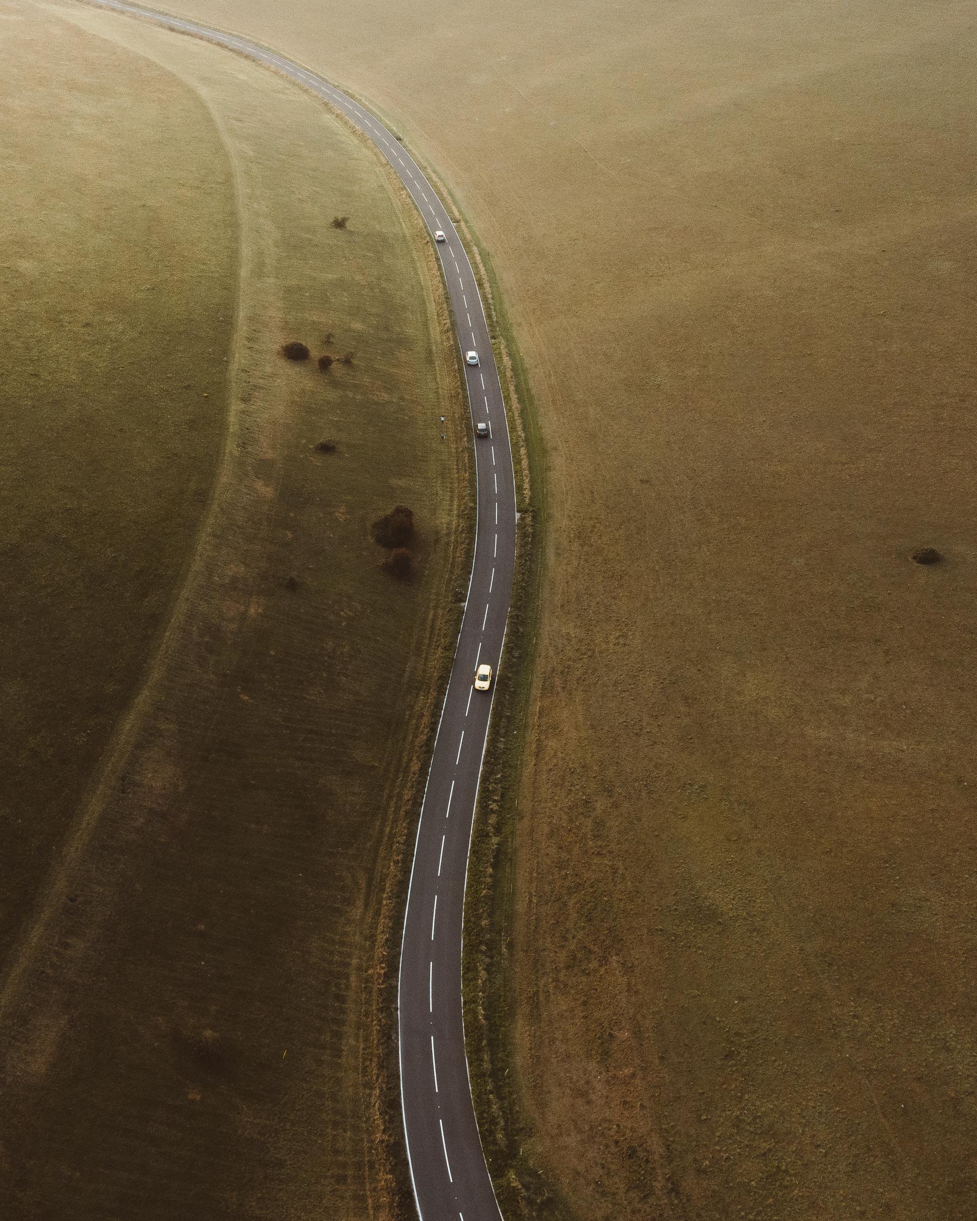 Vista aérea de una carretera | Fuente: Pexels