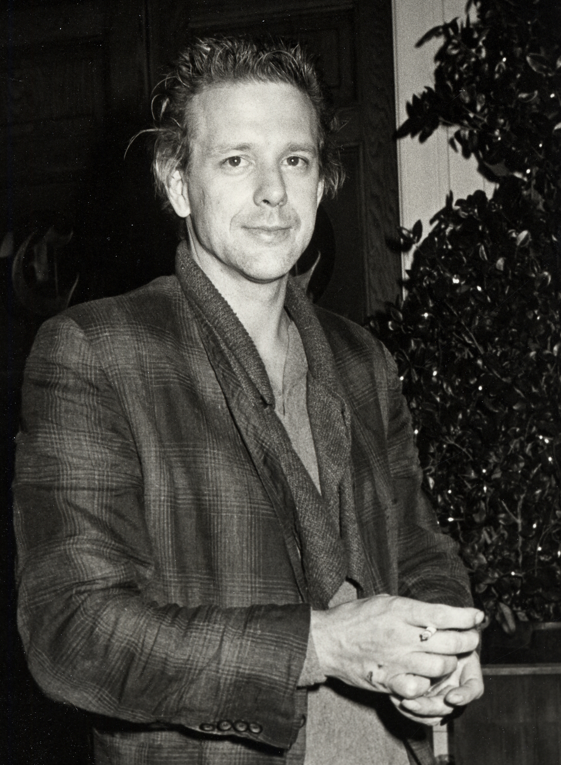 Mickey Rourke en la "fiesta de Columbia Pictures" celebrada en el restaurante Chasen's el 25 de enero de 1985 en Beverly Hills, California. | Fuente: Getty Images