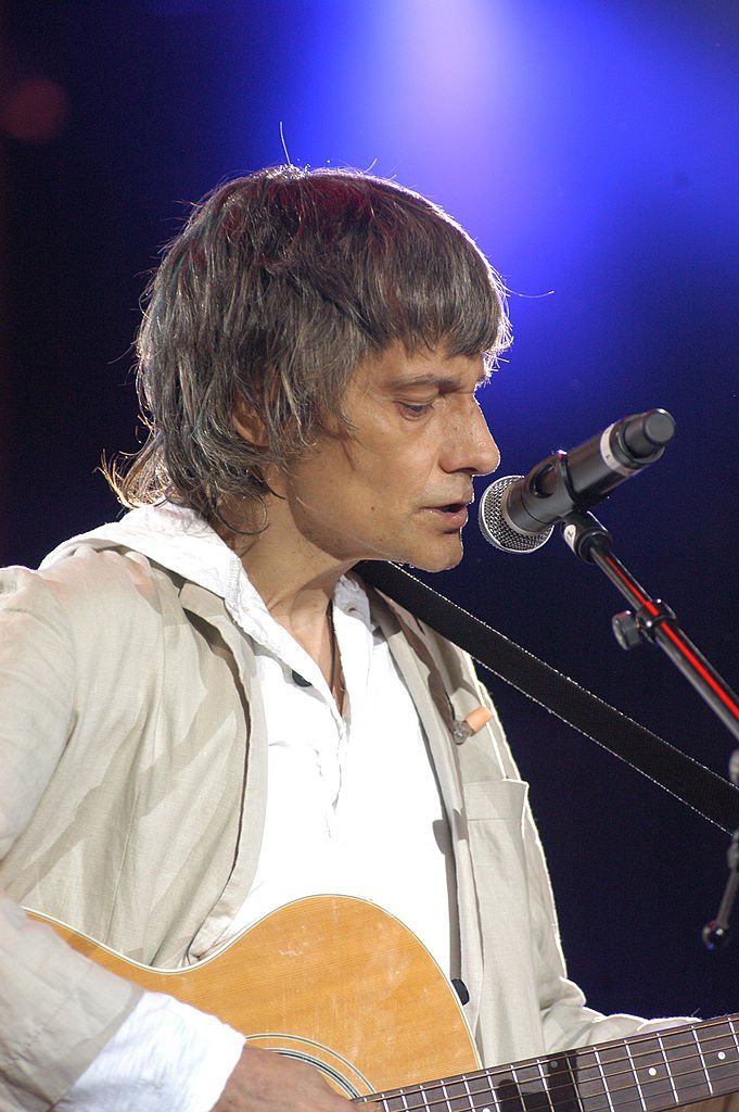 Antonio Vega durante un concierto en 2006. | Foto: Getty Images