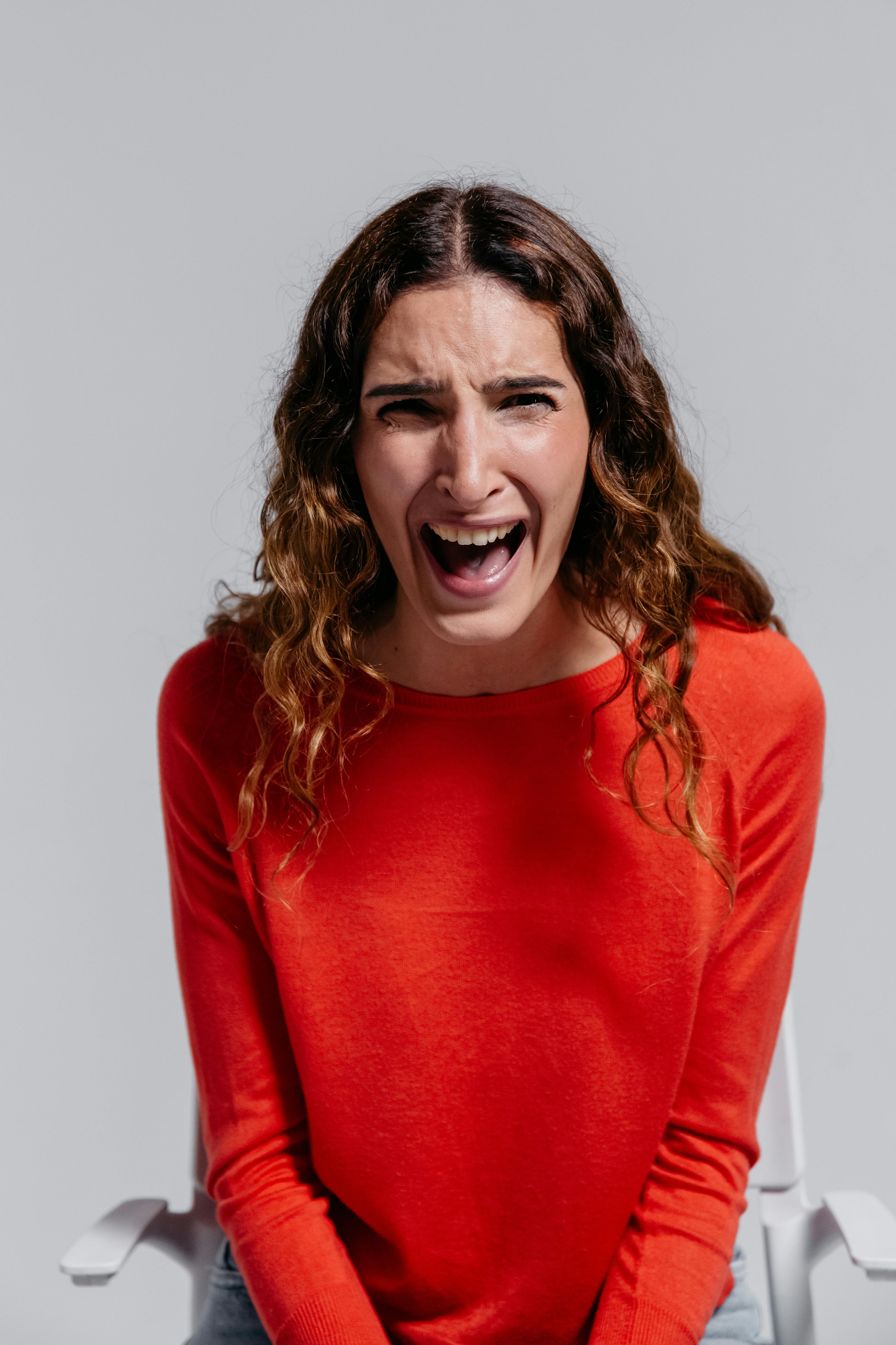 Mujer gritando | Fuente: Pexels