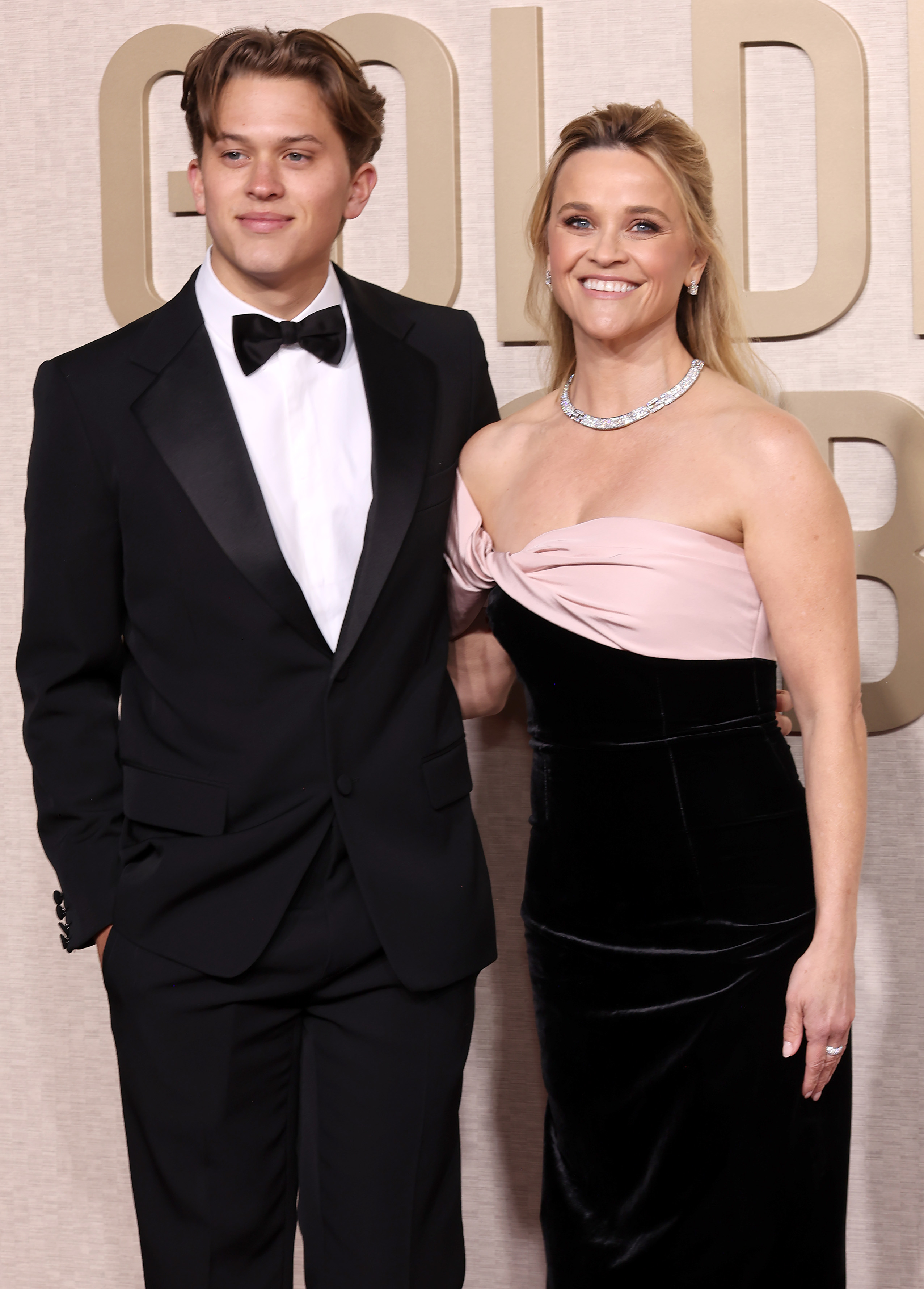 Deacon Phillippe y Reese Witherspoon en la 81ª edición de los Premios Globo de Oro en Beverly Hills, California, el 7 de enero de 2024 | Fuente: Getty Images