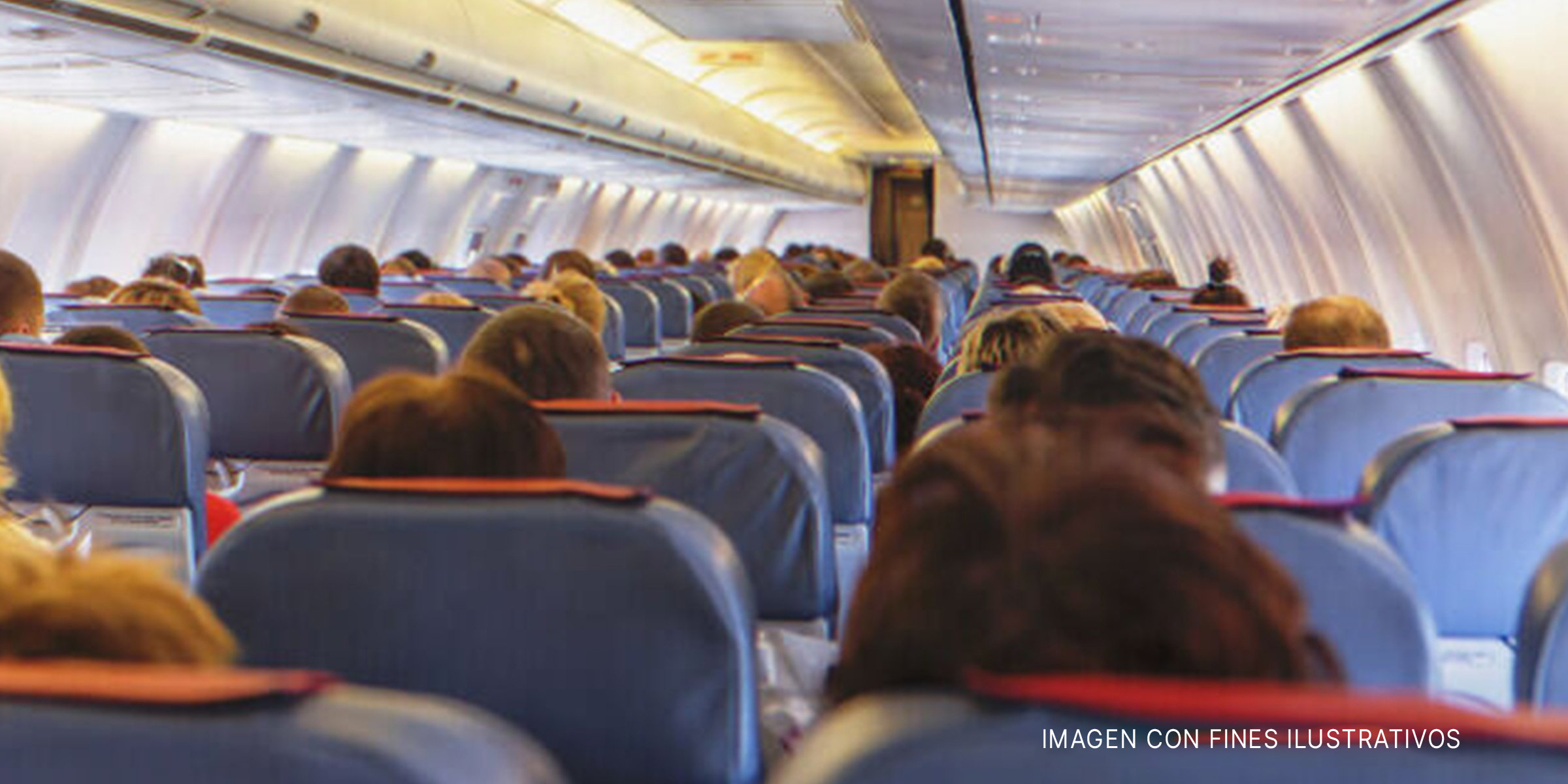 Pasajeros en un avión | Foto: Getty Images
