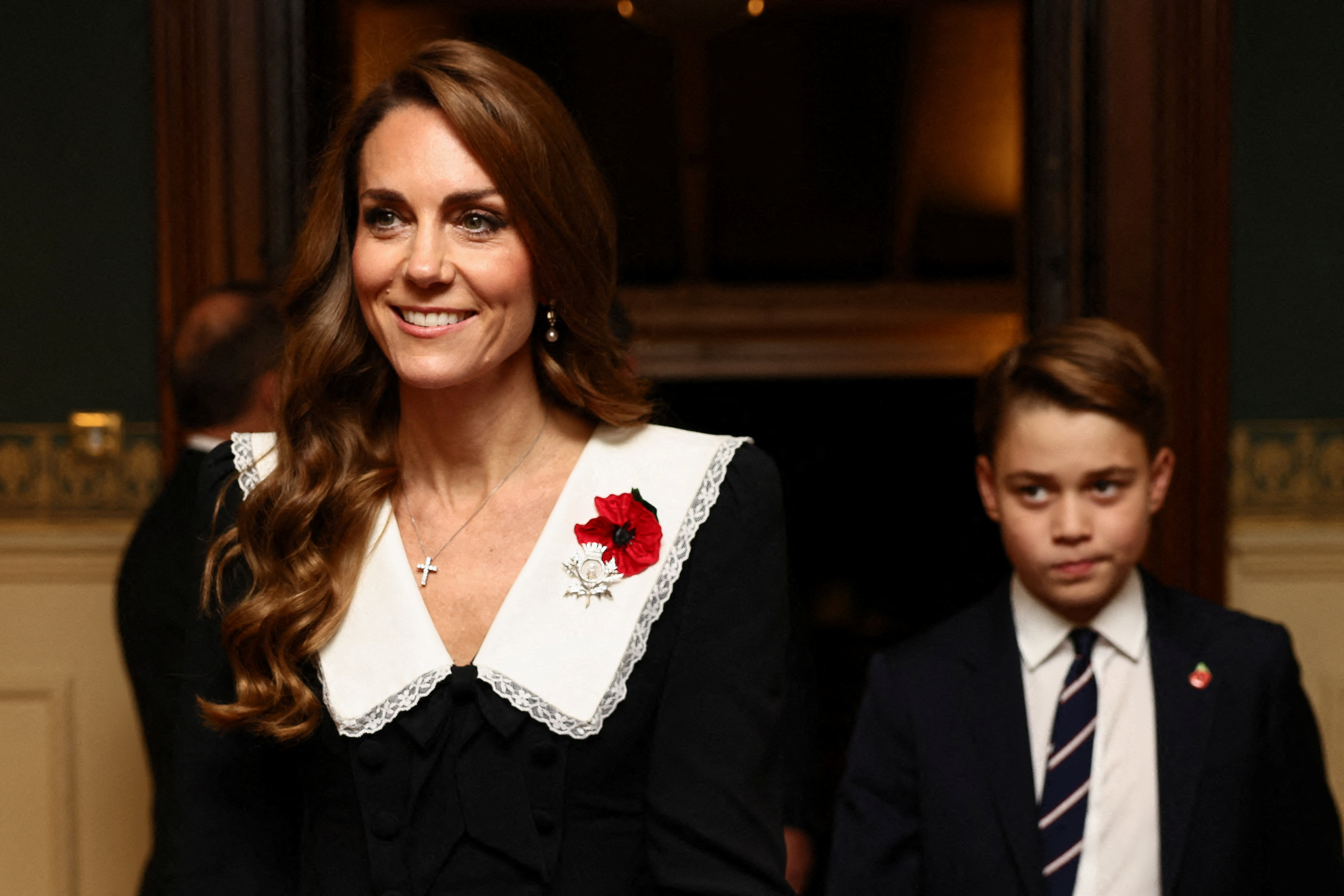 George acompañó a Catherine al Festival del Recuerdo de la Royal British Legion, celebrado en el Royal Albert Hall de Londres el 8 de noviembre. Con 12 años, esta aparición le permitió participar en un importante acto conmemorativo junto a su madre.