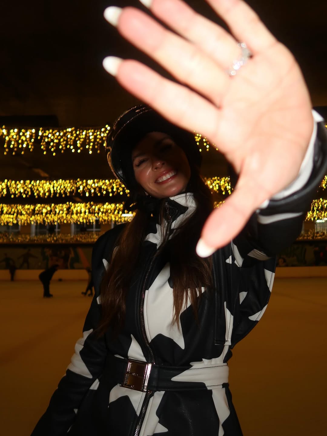 La China Suárez en una pista de patinaje sobre hielo en Estambul | Fuente: Instagram/sangrejaponesa