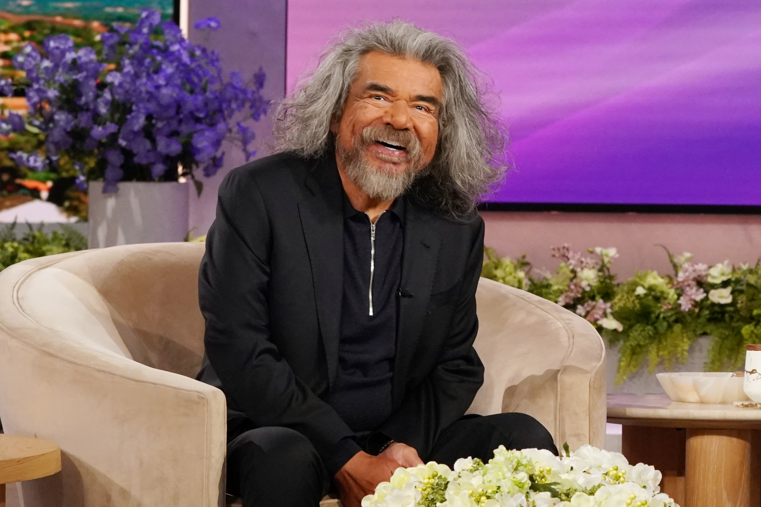 George Lopez durante su entrevista con Jennifer Hudson. | Fuente: Getty Images