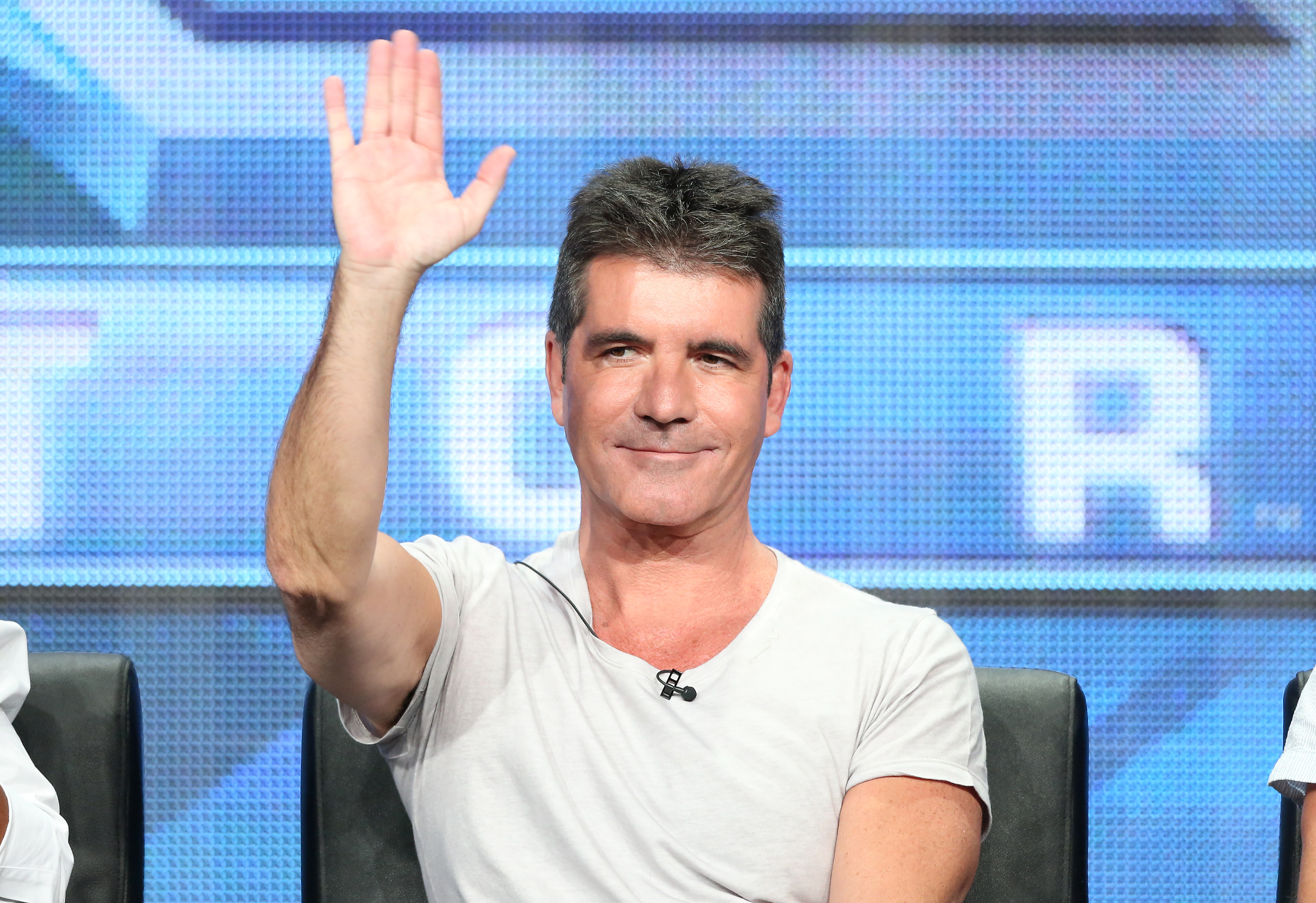 Simon Cowell habla en el escenario durante la mesa redonda de "The X Factor" el 1 de agosto de 2013 | Fuente: Getty Images