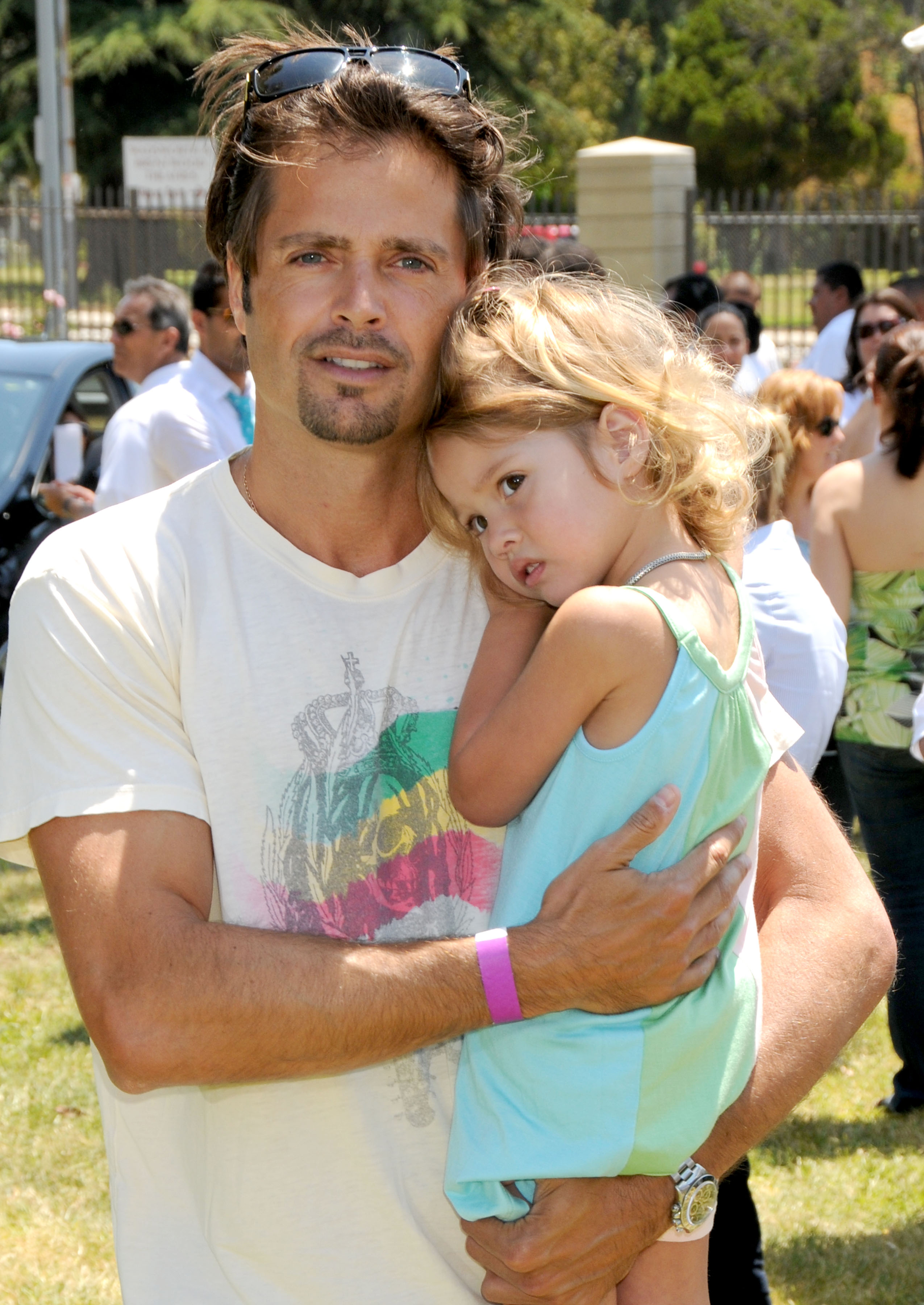 David y Heaven Rain Charvet asisten al Carnaval de Famosos del 20º Aniversario de "A Time For Heroes" el 7 de junio de 2009, en Westwood, California | Fuente: Getty Images