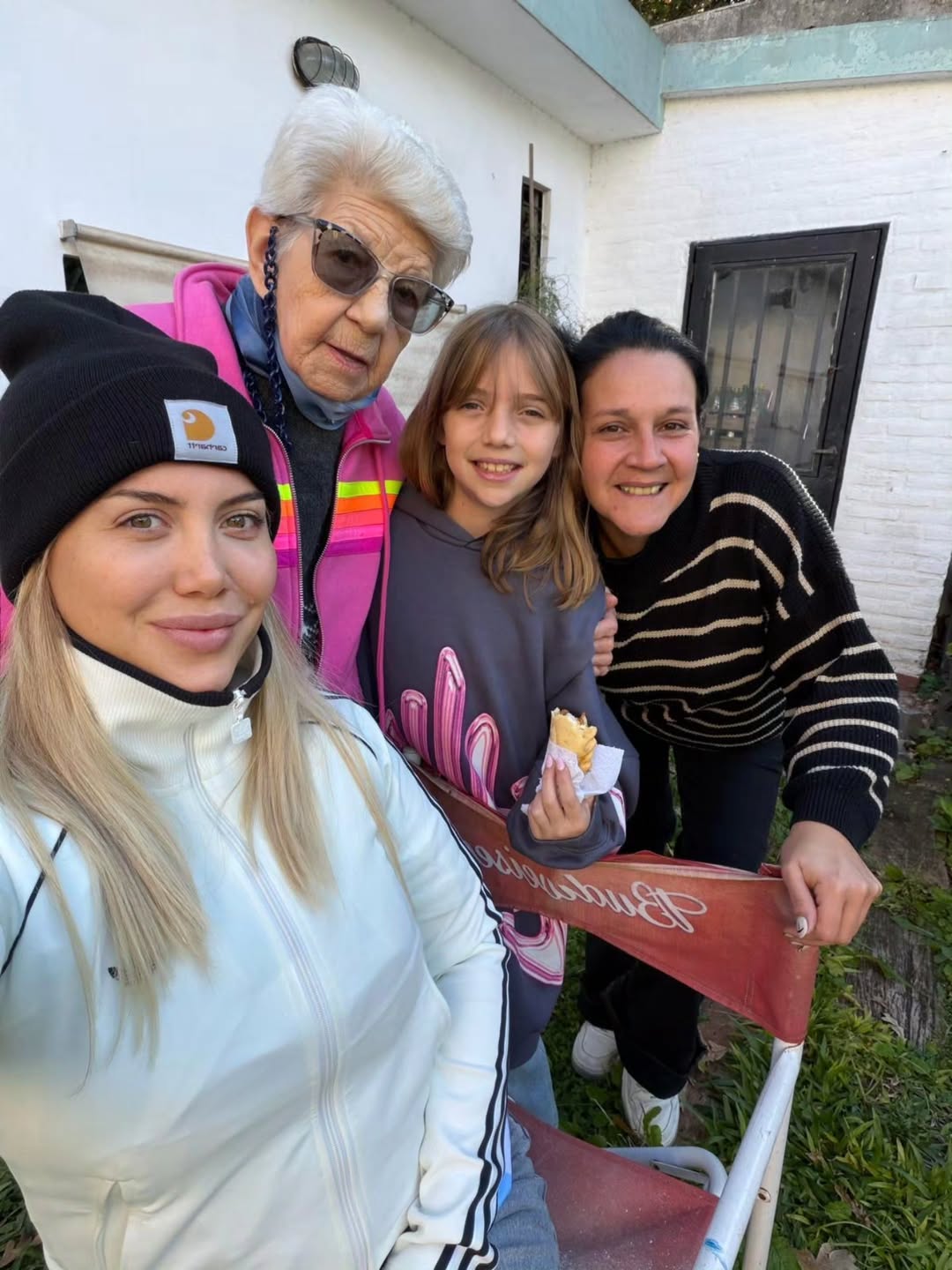 Wanda Nara junto a Isabella Icardi y la familia de Mauro Icardi | Fuente: Instagram/aldanaicardi