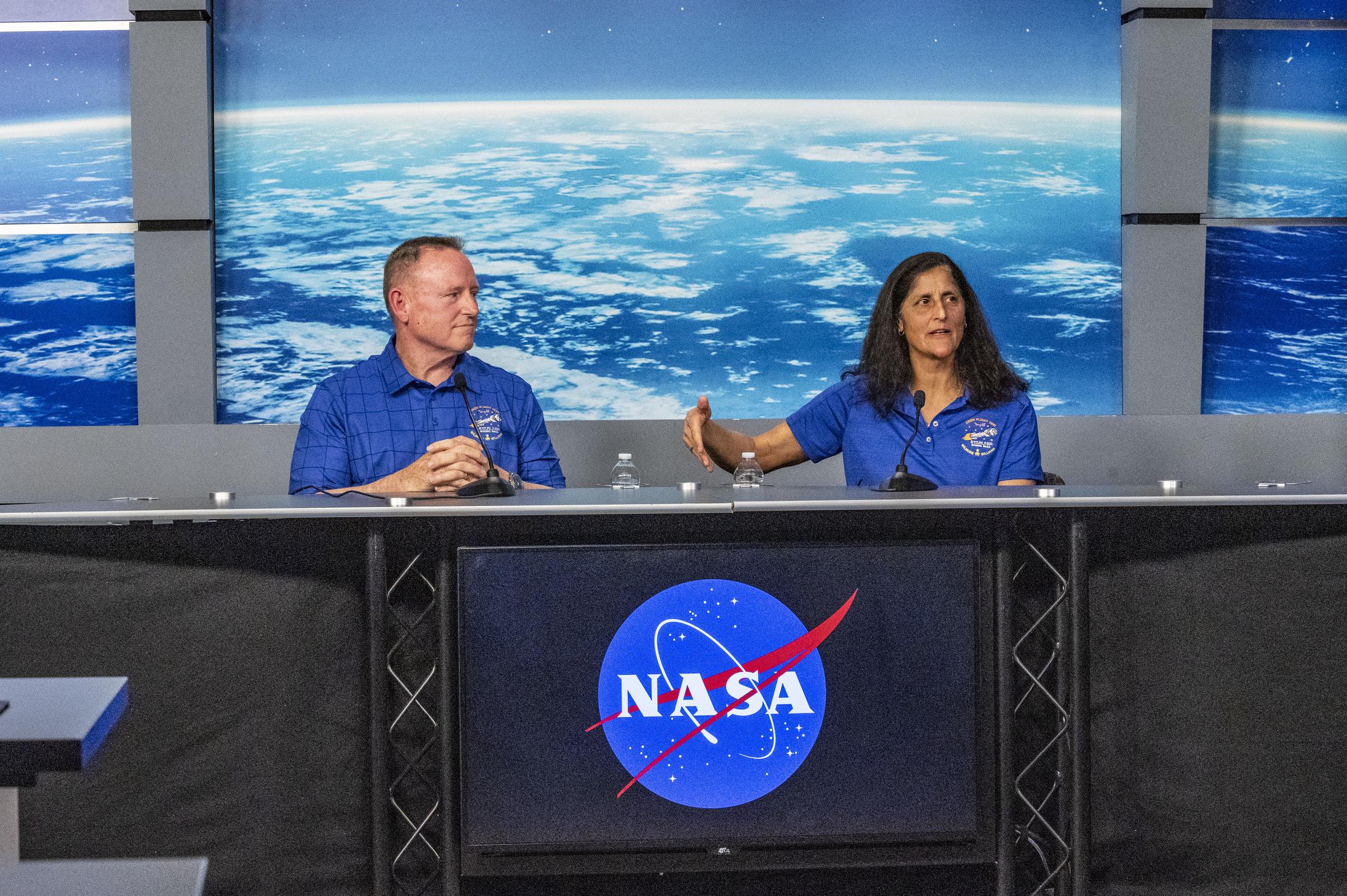 Barry Butch Wilmore y Sunita Suni Williams, responden a preguntas durante una rueda de prensa En marzo de 2024 | Fuente: Getty Images