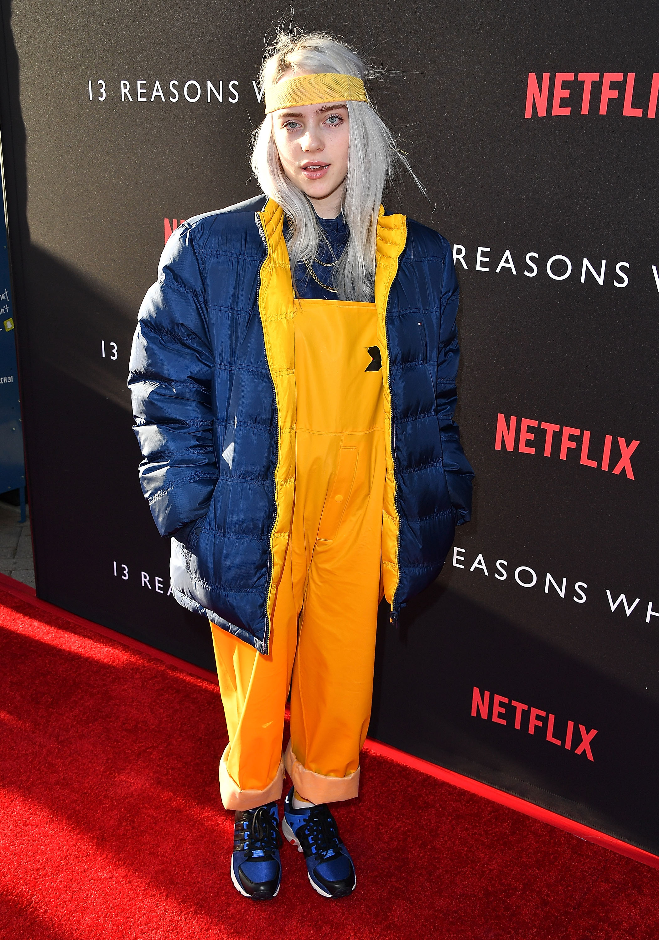 Billie Eilish llega al estreno de "13 Reasons Why" de Netflix en Paramount Pictures en Los Ángeles, California, el 30 de marzo de 2017 | Fuente: Getty Images