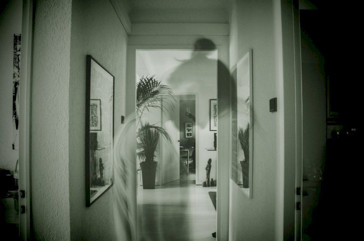 Habitación con sombra fantasmal | Imagen tomada de: Flickr