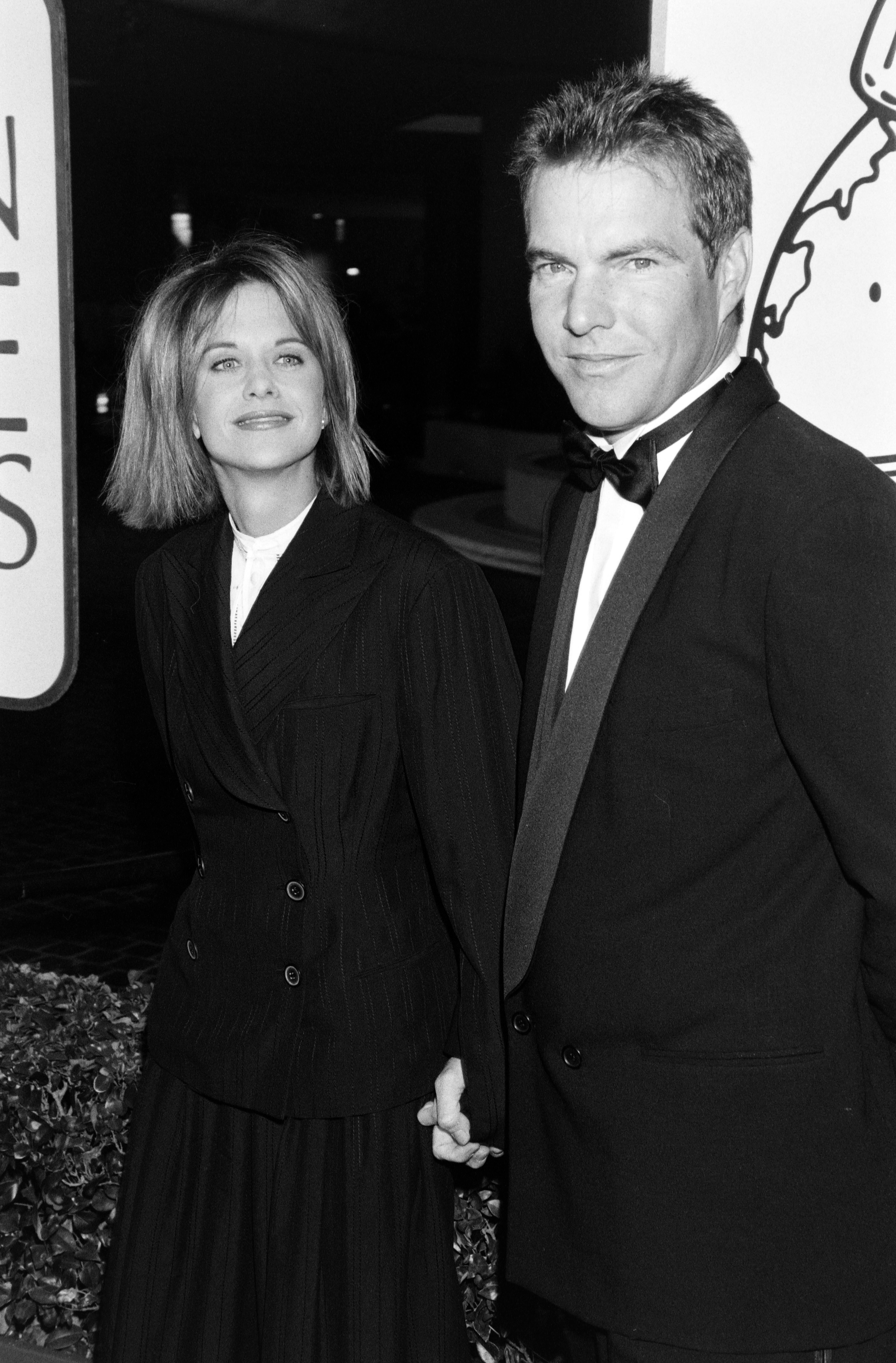 Meg Ryan y Dennis Quaid asisten a la 51 edición de los Globos de Oro el 22 de enero de 1994 en Beverly Hills, California. | Fuente: Getty Images