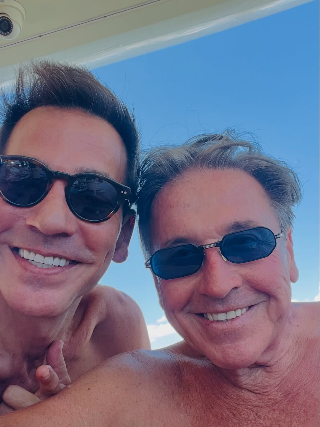 Héctor Montaner junto a su padre, Ricardo | Fuente: Instagram/hmontaner