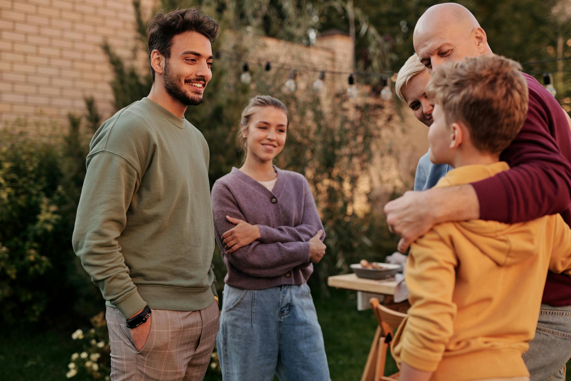 Gente en una reunión | Fuente: Pexels