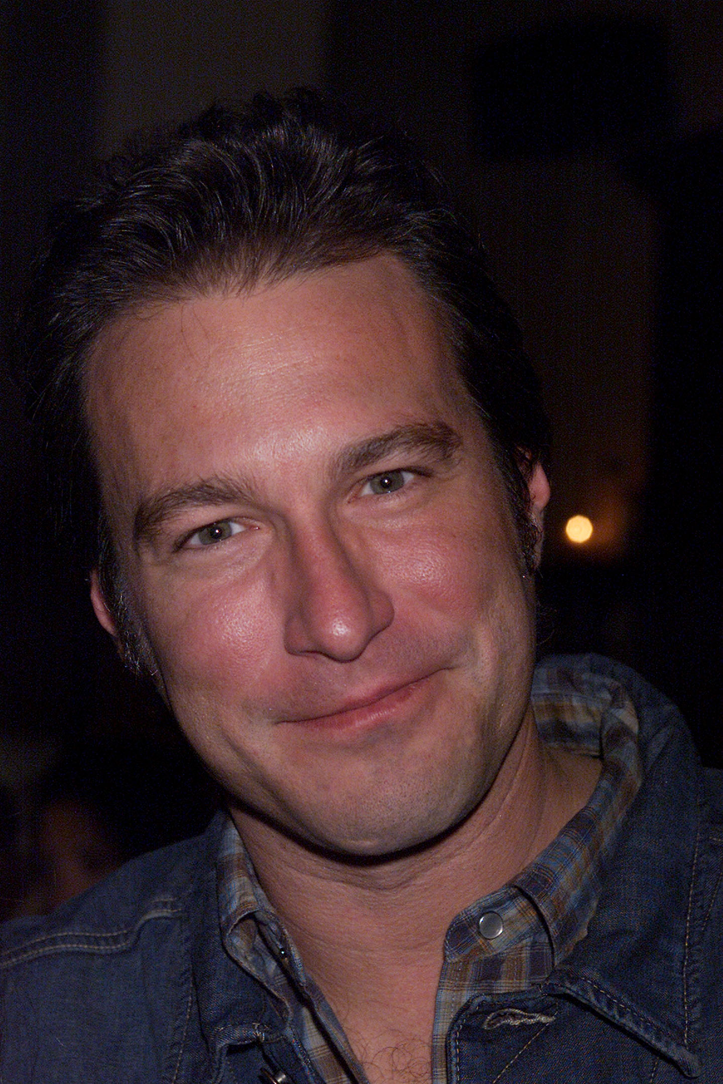 El actor en la fiesta de San Valentín de Nautica Jeans y la revista Elle el 12 de febrero de 2002, en Nueva York. | Fuente: Getty Images.