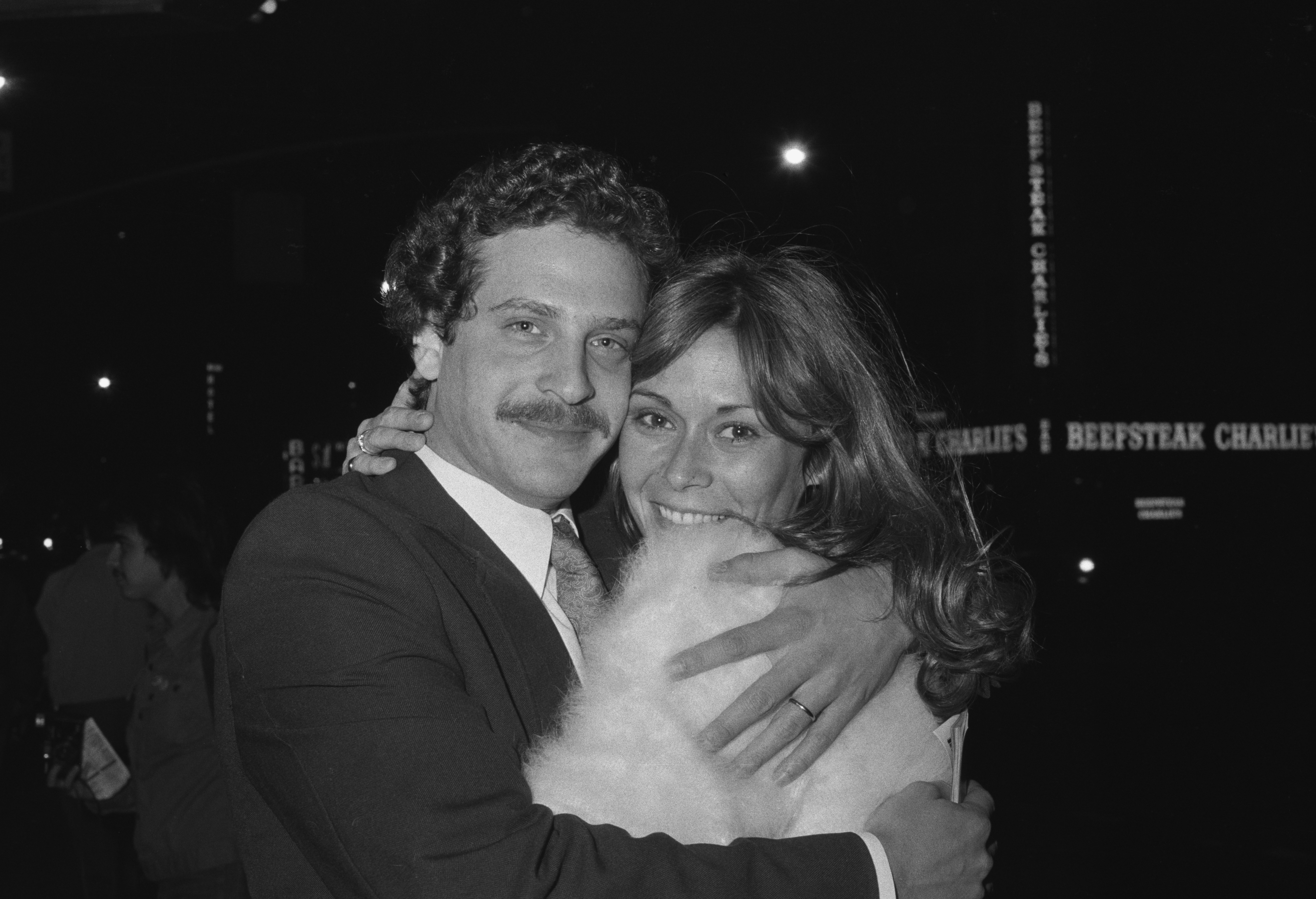 David Greenwald y Kate Jackson fotografiados el 1 de enero de 1982, en Nueva York. | Fuente: Getty Images