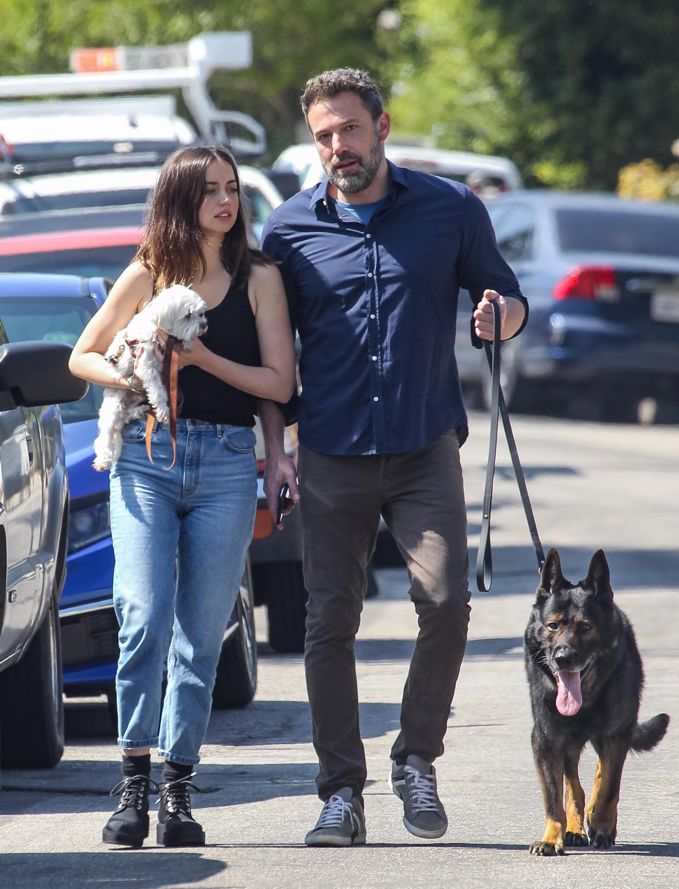 Ben Affleck y Ana de Armas aparecen el 1 de abril de 2020 | Fuente: Getty Images